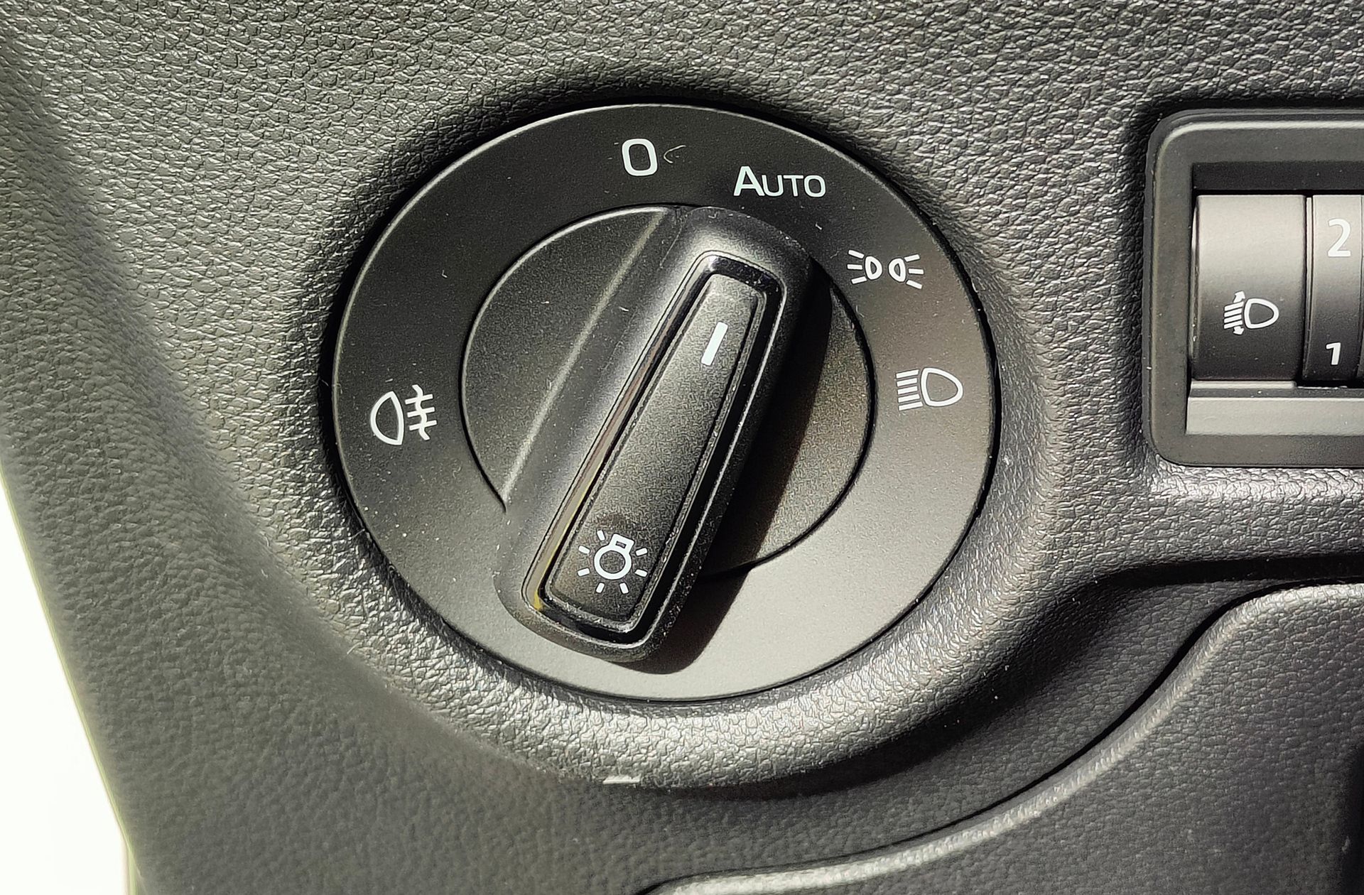Škoda Kamiq 1.0 TSI Ambition DSG - foto 24