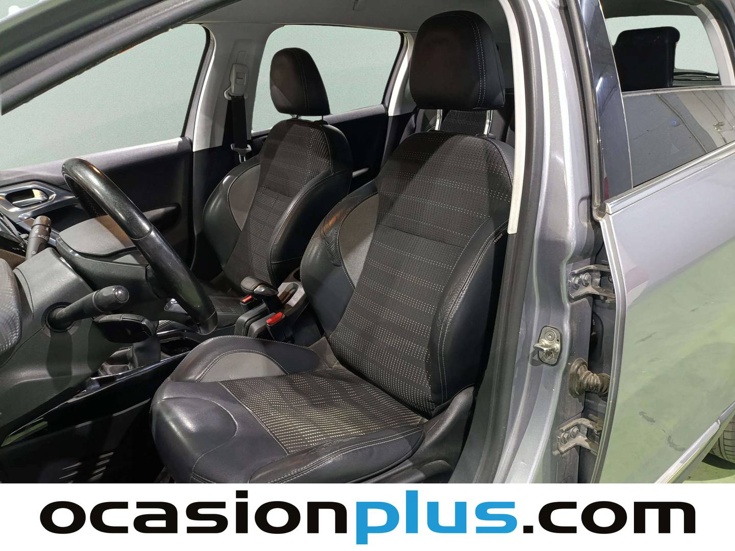 Foto asientos delanteros Peugeot 2008 Peugeot 2008 PureTech 110 S&S Allure (110 CV)