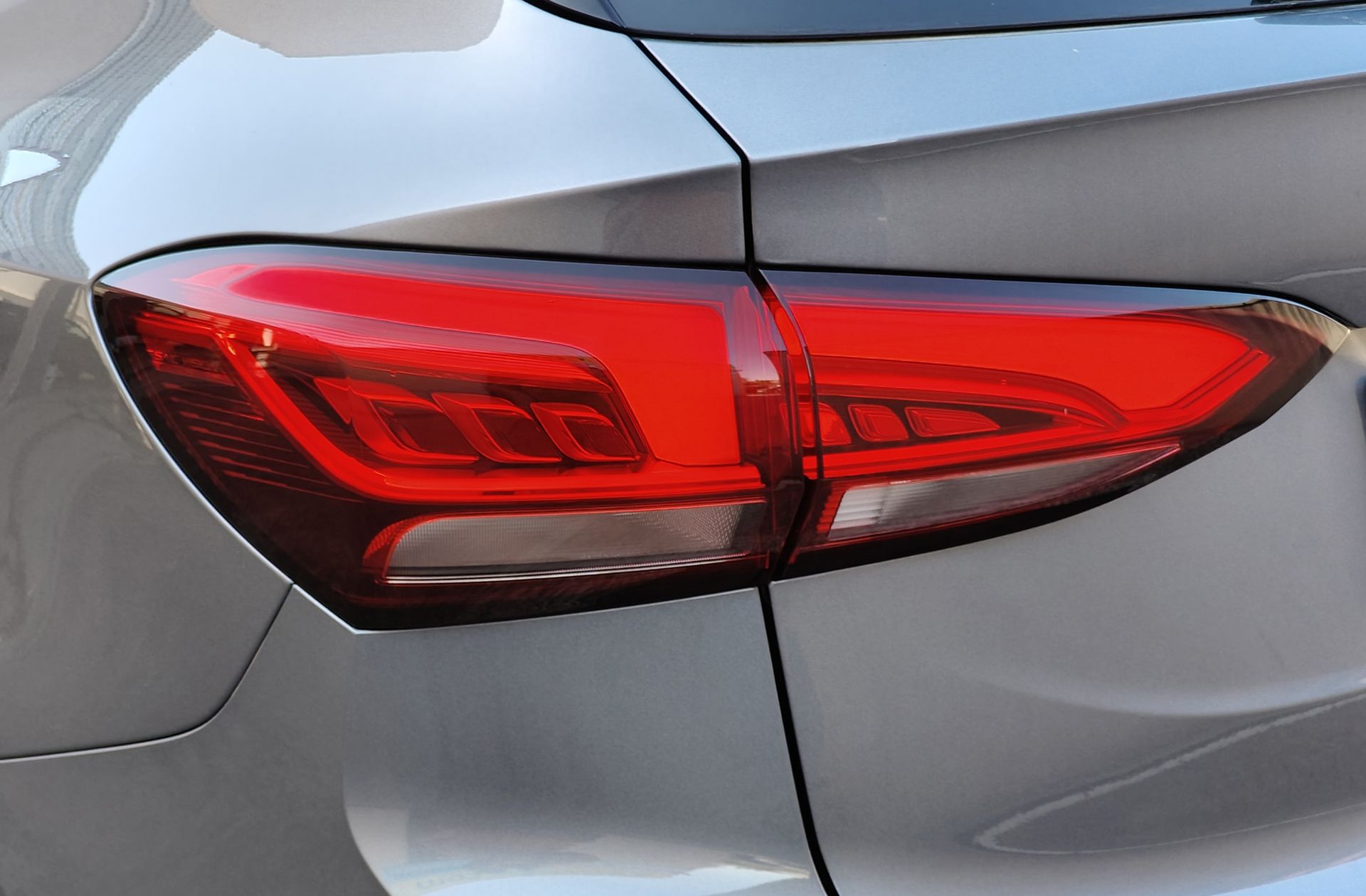 MG ZS 1.5 Hybrid+ Luxury - foto 16