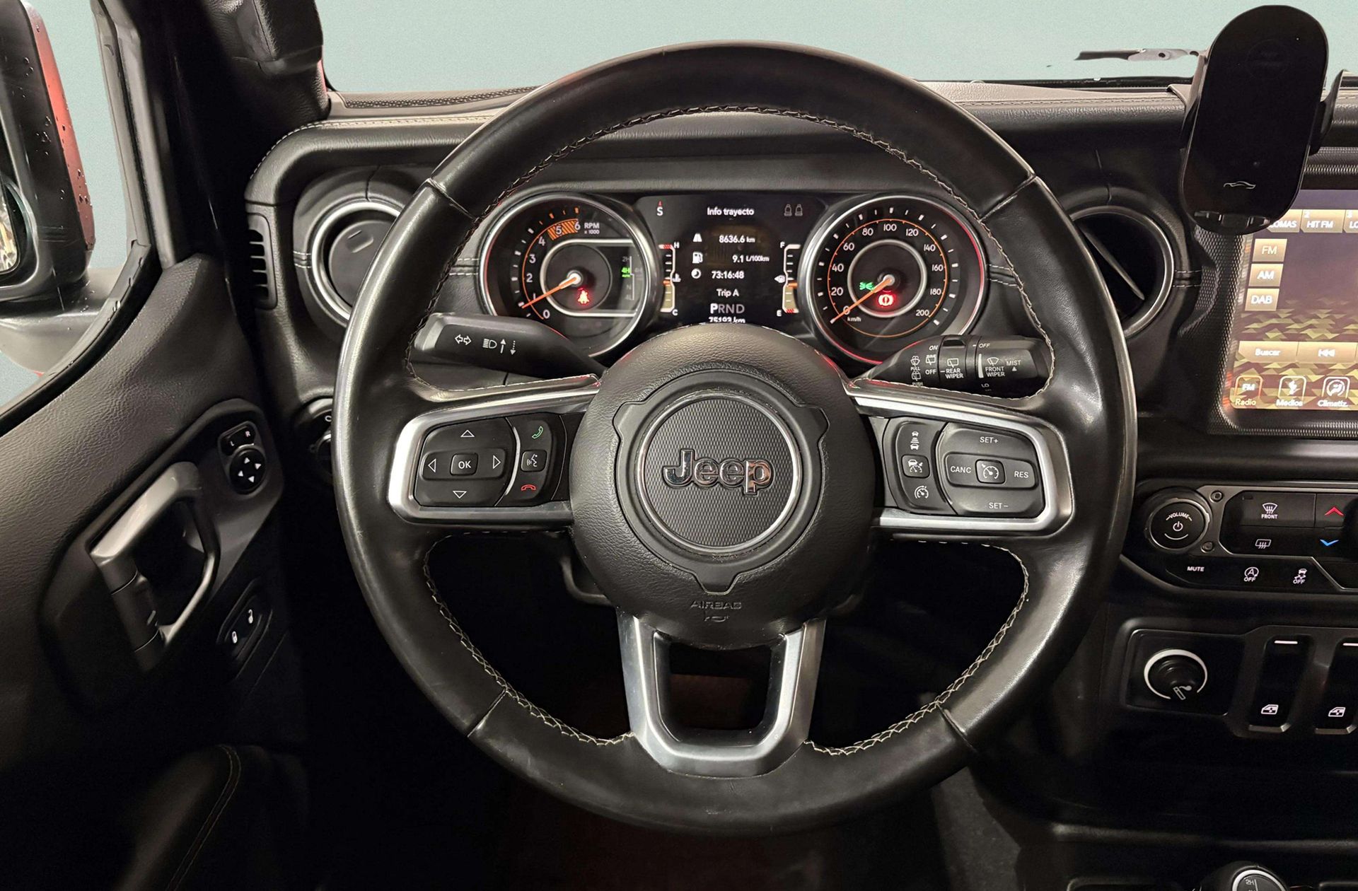 Jeep Wrangler 2.2 CRD Sahara 8ATX - foto 27