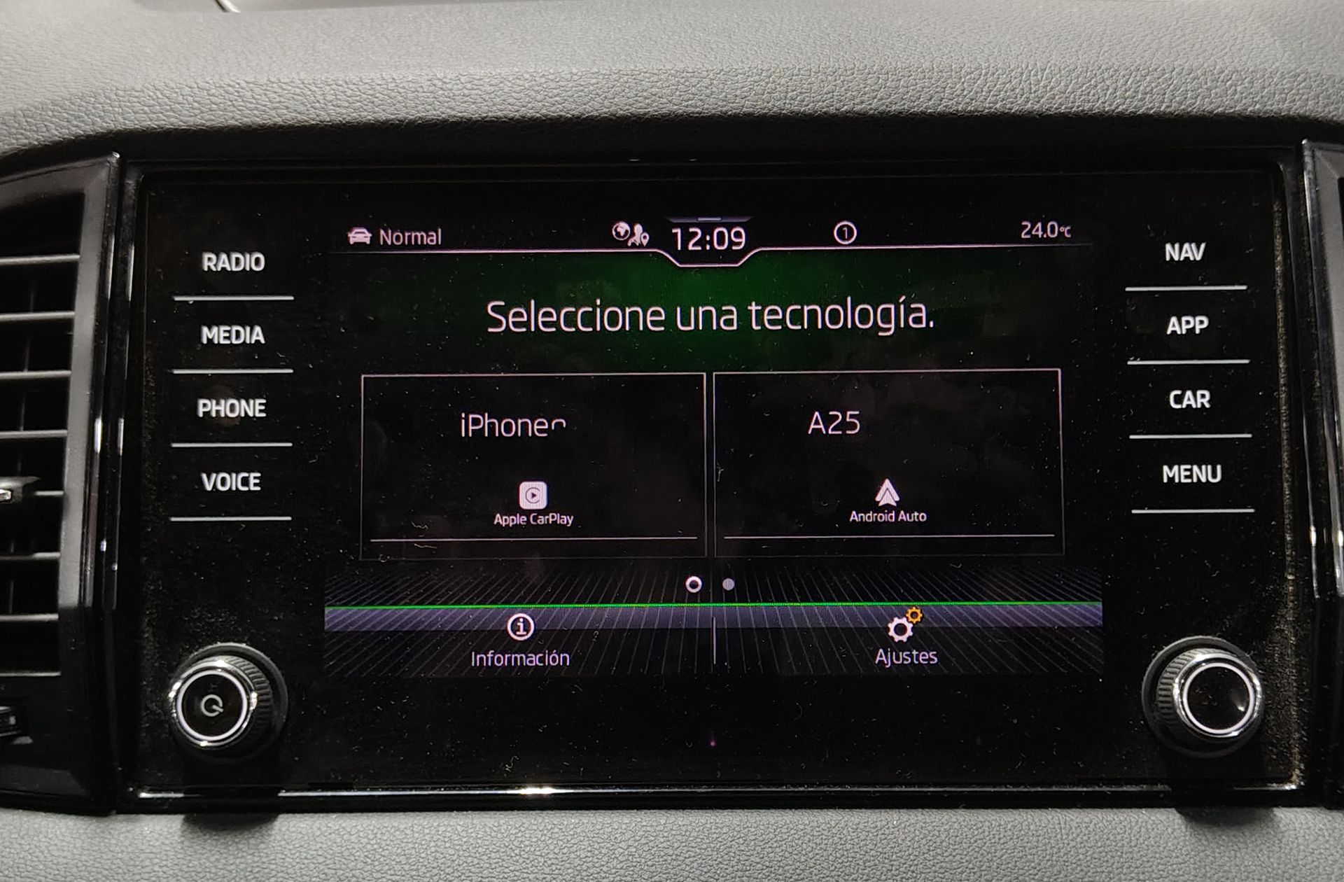 Škoda Karoq 1.5 TSI ACT Sportline DSG - foto 12