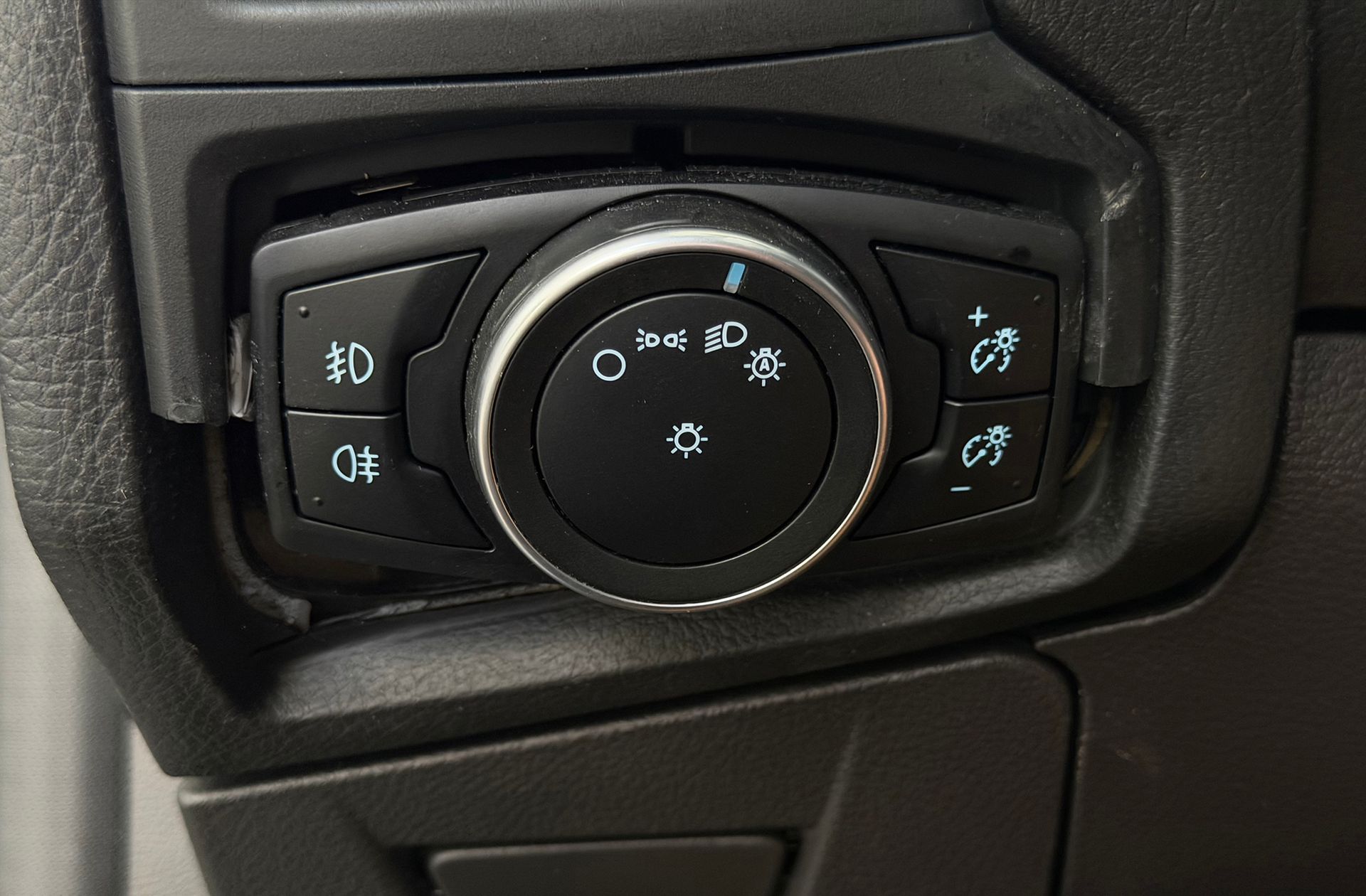 Ford Focus 1.0 EcoBoost Titanium Powershift - foto 22