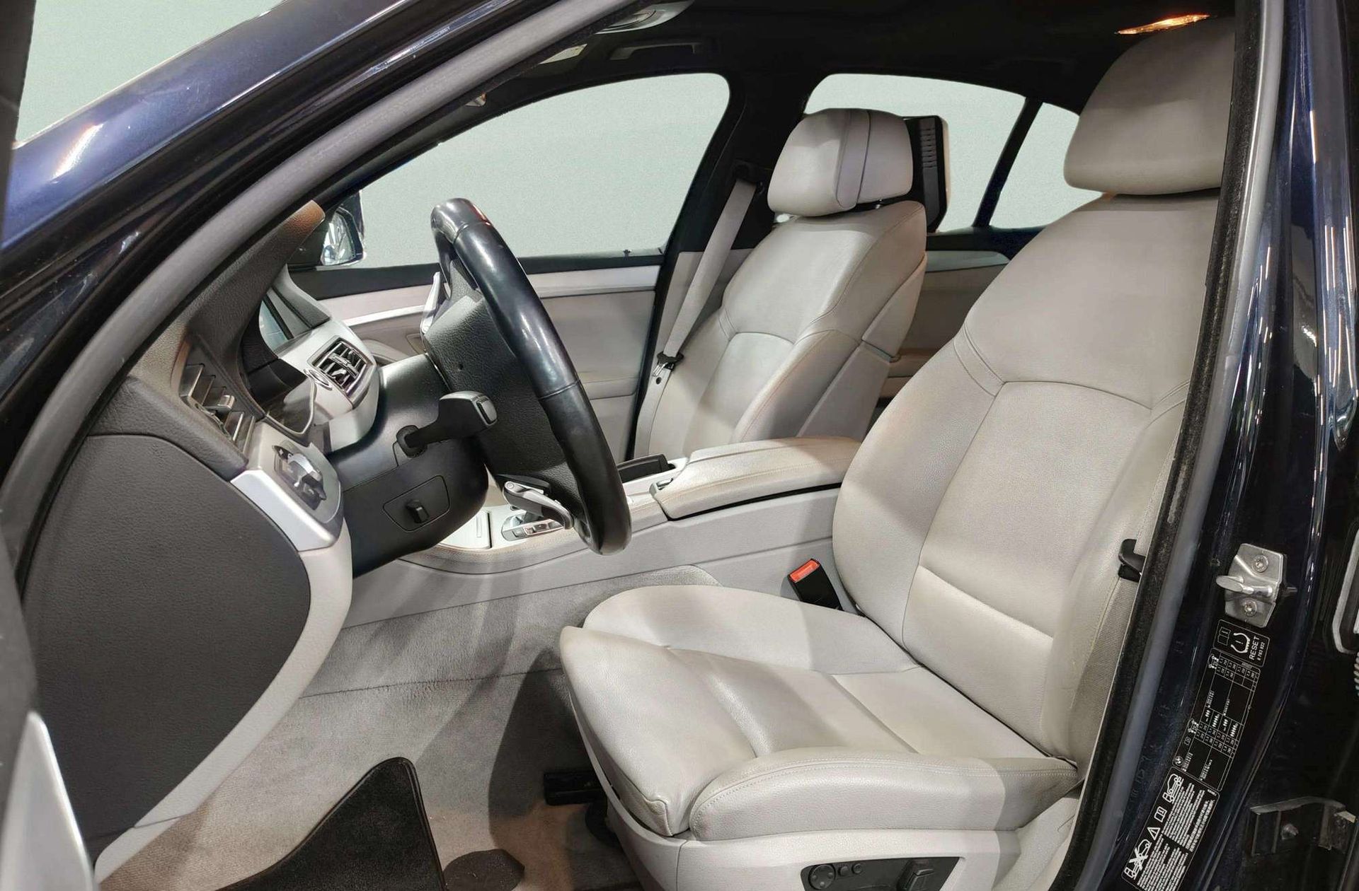 BMW Serie 5 550i xDrive - foto 11
