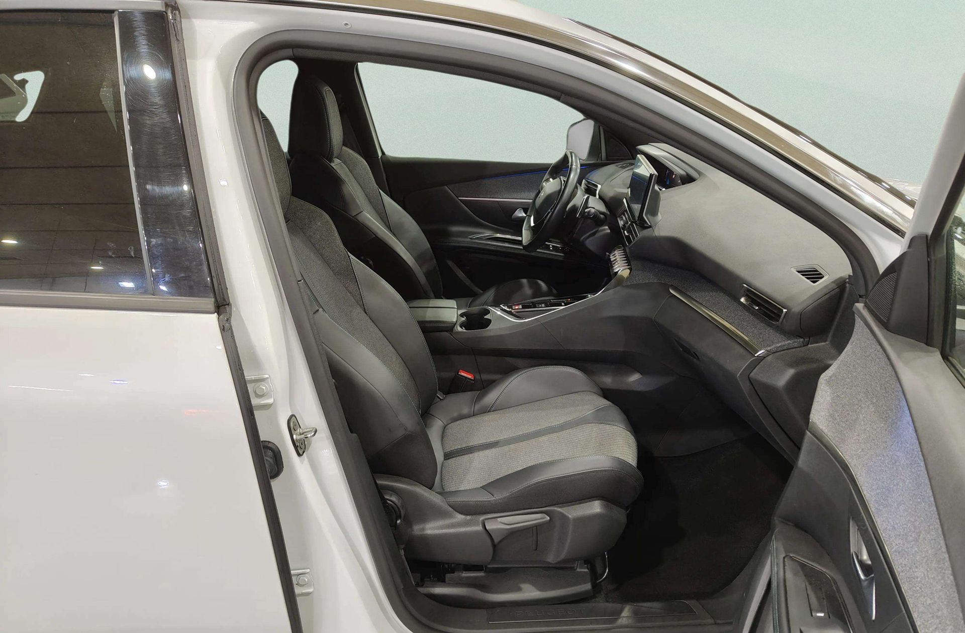 Peugeot 3008 300 Allure Pack e-EAT8 - foto 18