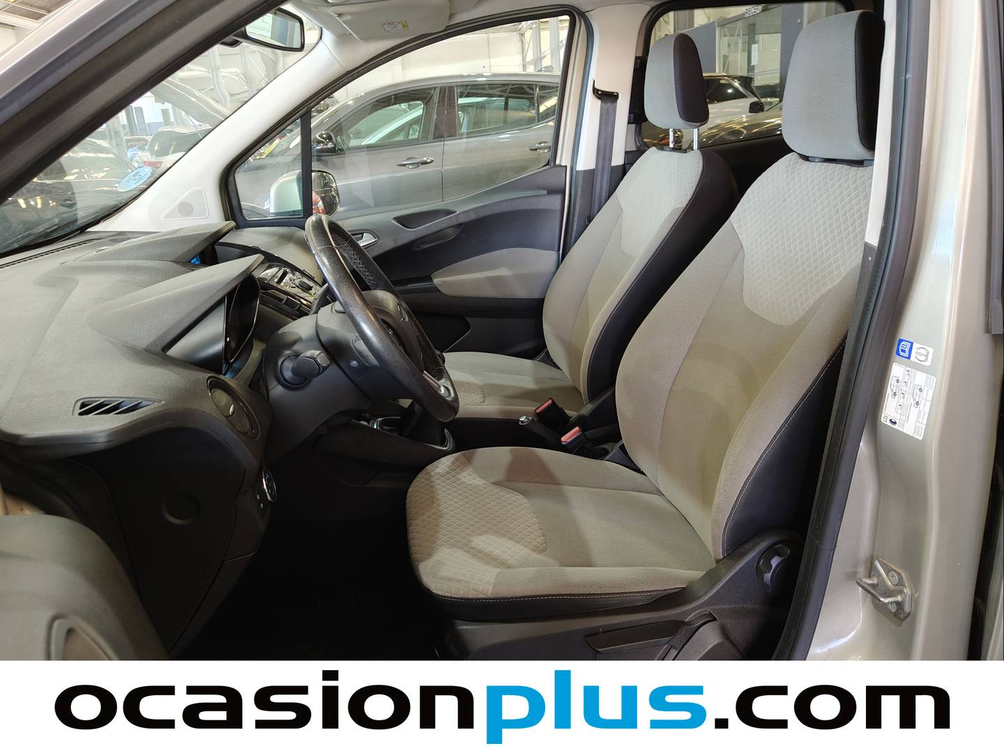 Foto asientos delanteros Ford Tourneo Courier Ford Tourneo Courier 1.5 TDCi Titanium (95 CV)