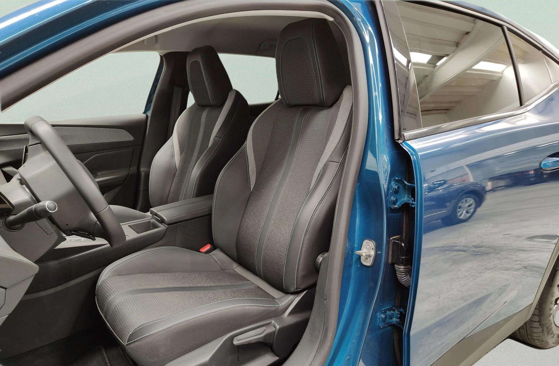 Peugeot 408 Allure Hybrid 145 eDCS6 - foto 13