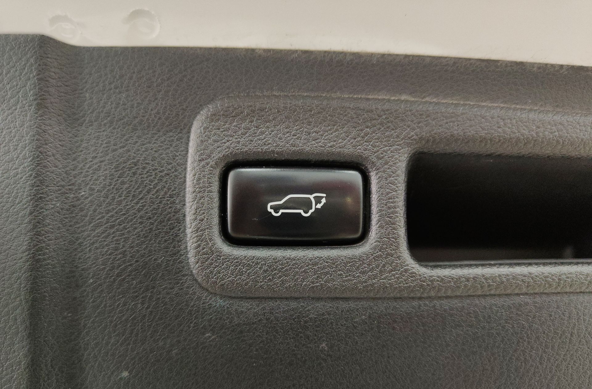 Lexus NX 300h F Sport 4WD Navibox - foto 20