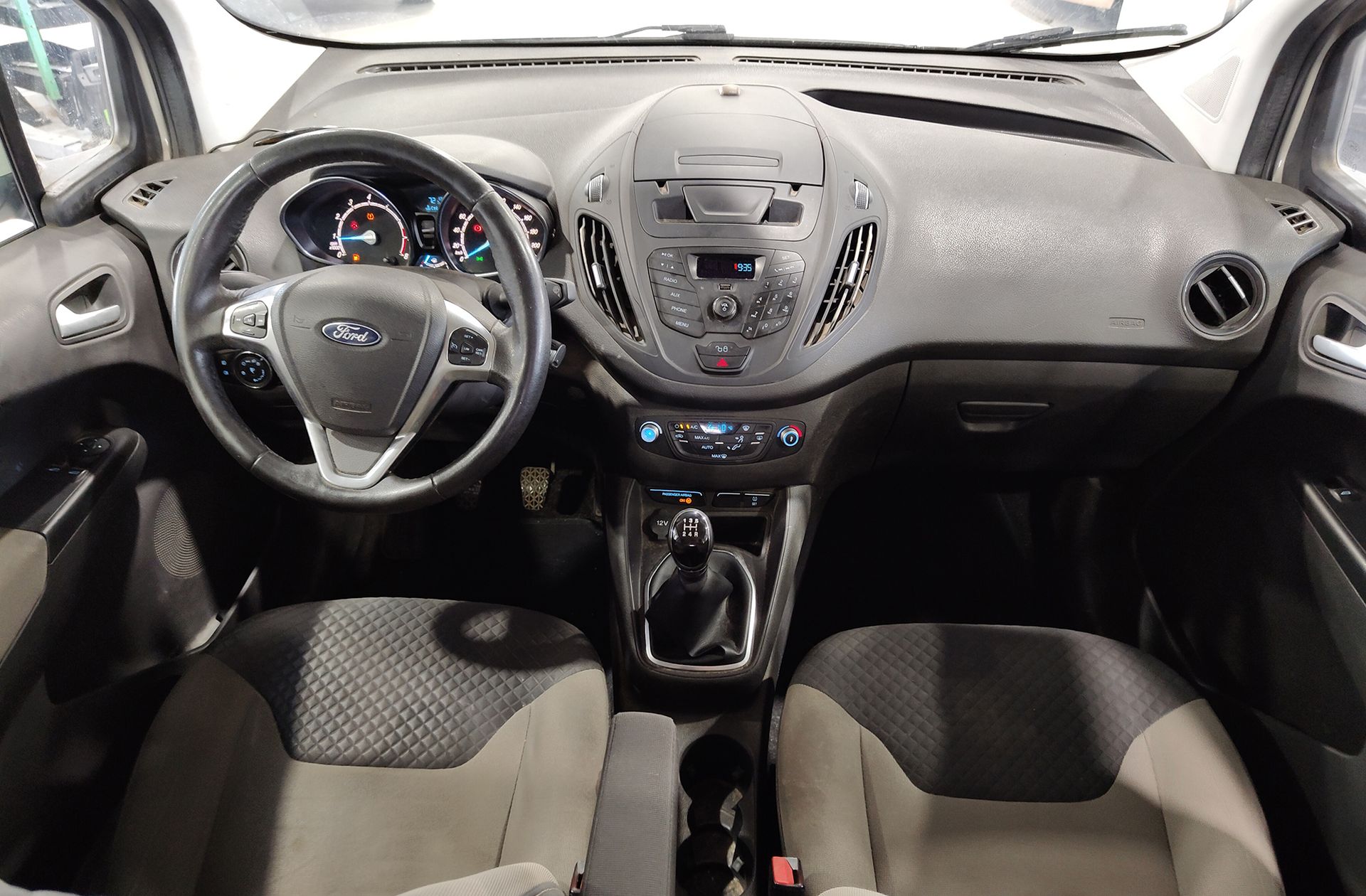 Ford Tourneo Courier 1.0 EcoBoost Titanium - foto 6