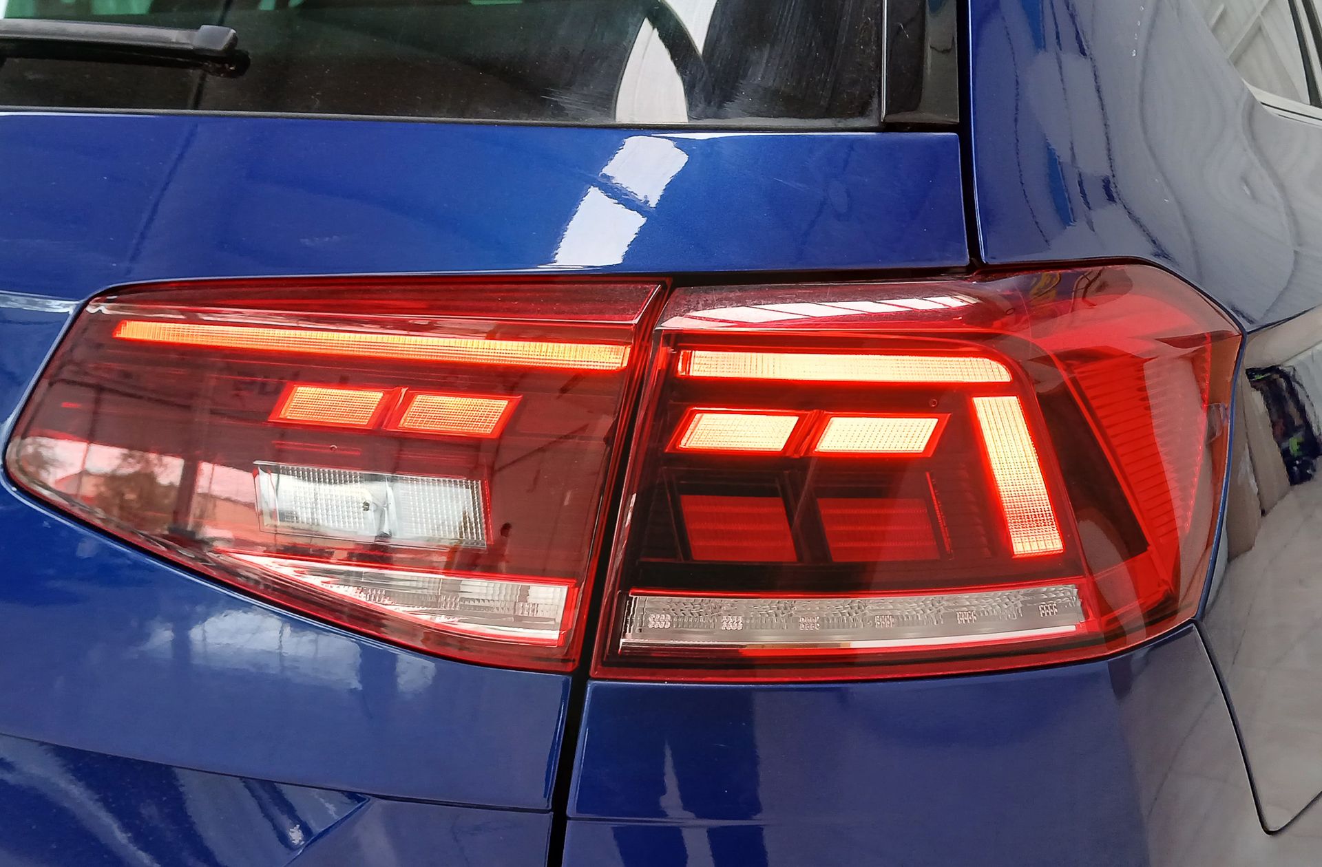 Volkswagen Passat Variant R-Line 2.0 TDI DSG - foto 18