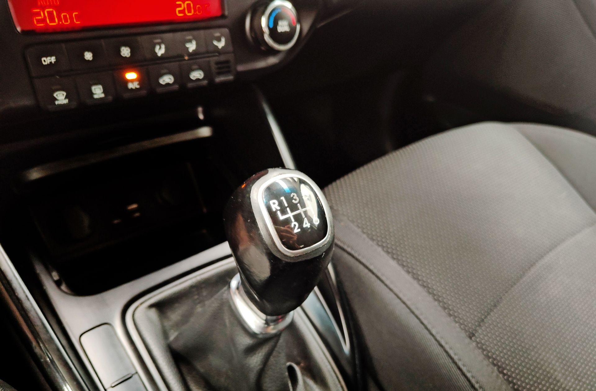 Kia Carens 1.6 GDi Uefa Euro 2016 Eco-Dynamics - foto 5