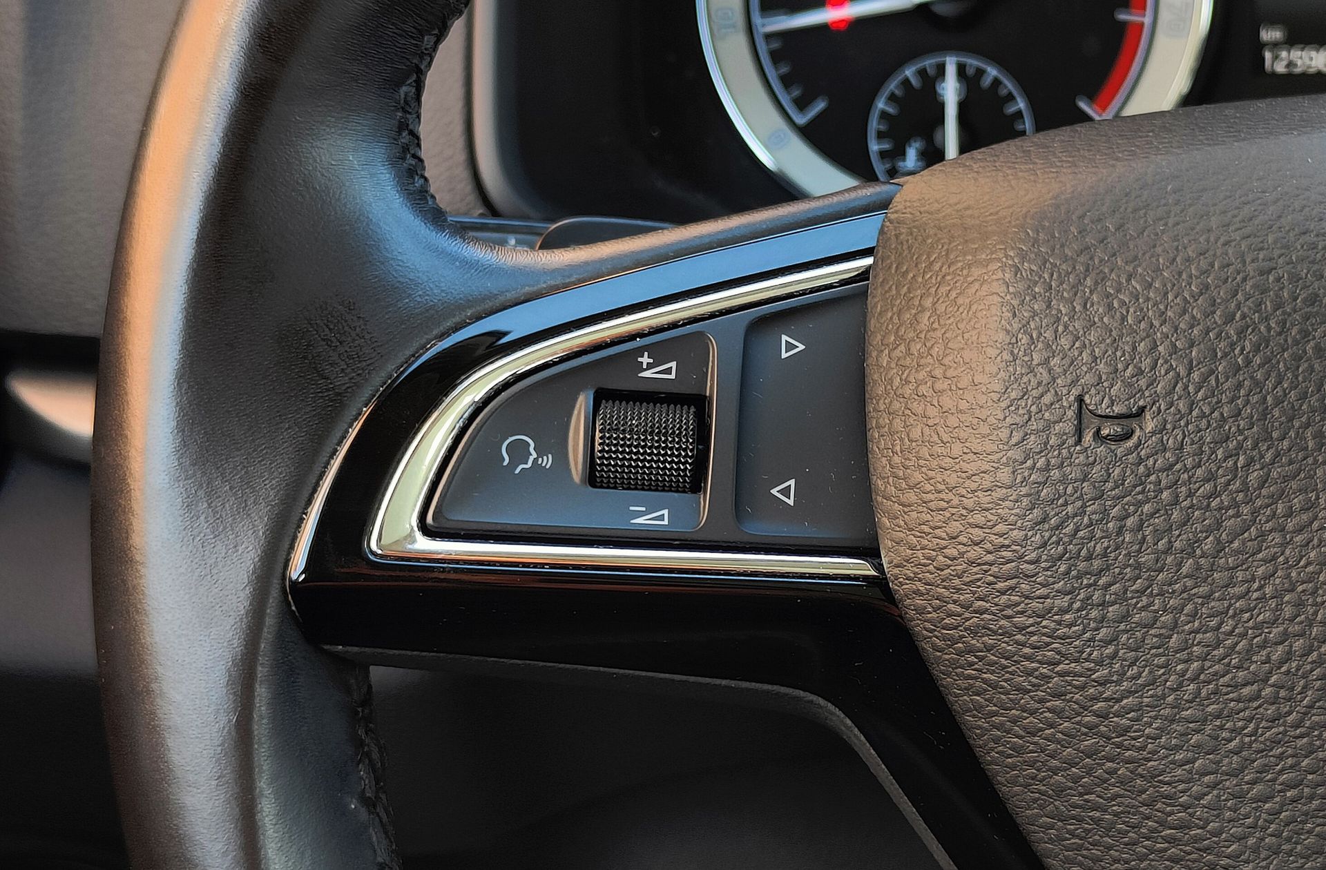 Škoda Karoq 1.5 TSI ACT Ambition DSG - foto 27