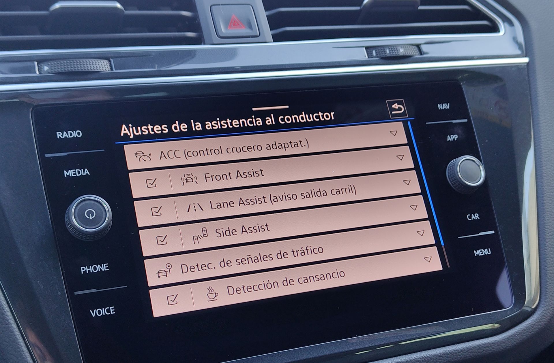 Volkswagen Tiguan R-Line 2.0 TDI DSG - foto 16