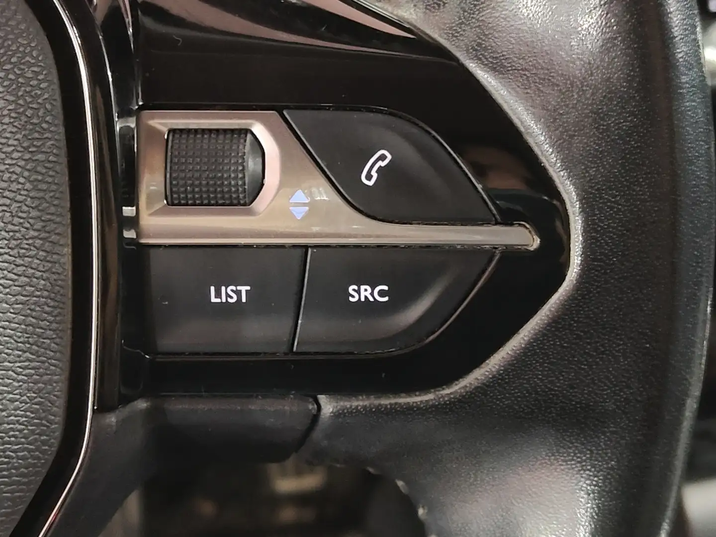 Foto Peugeot 2008 Peugeot 2008 BlueHDi 100 S&S Allure (100 CV)