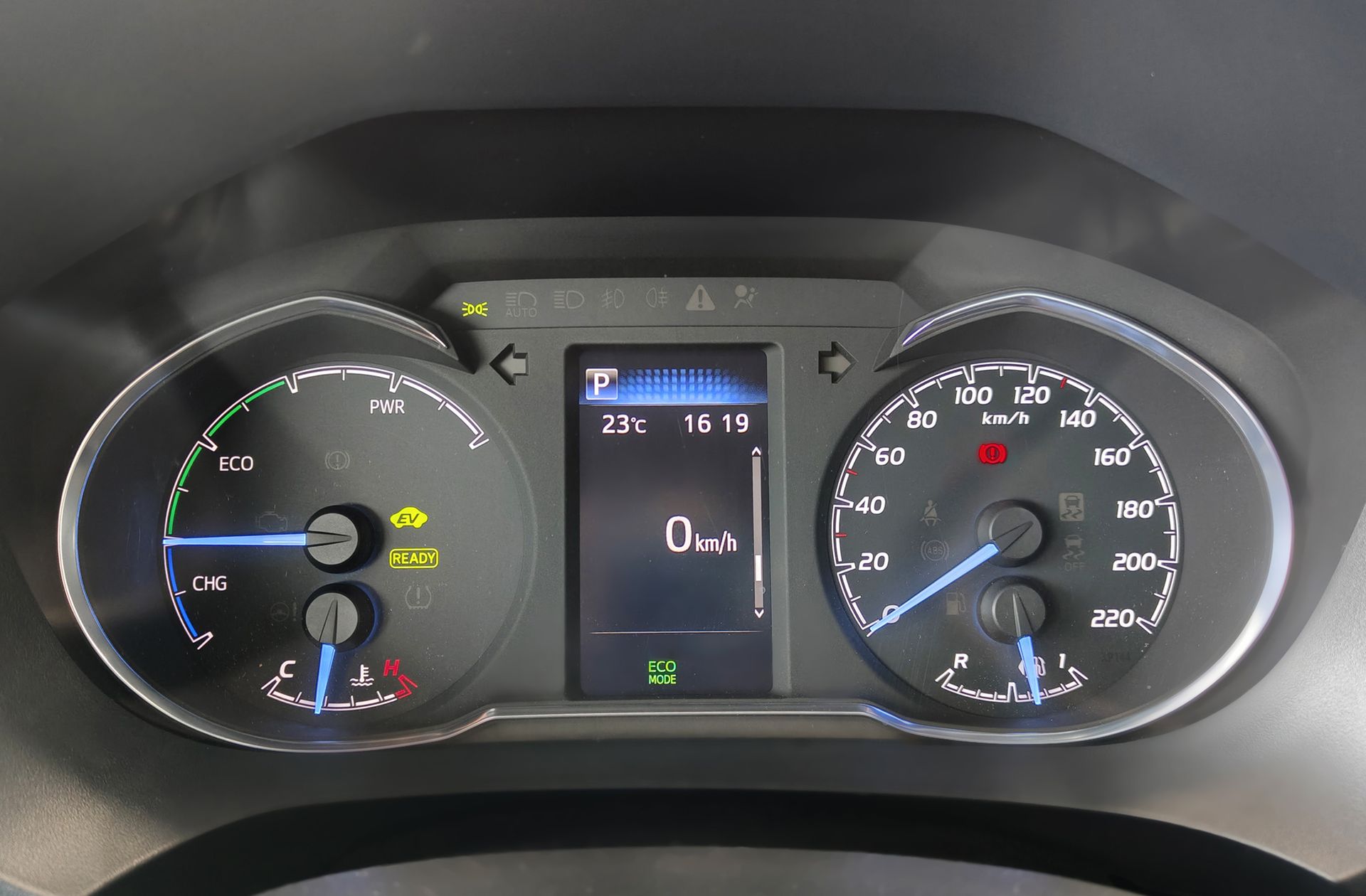 Toyota Yaris 100H Feel - foto 27