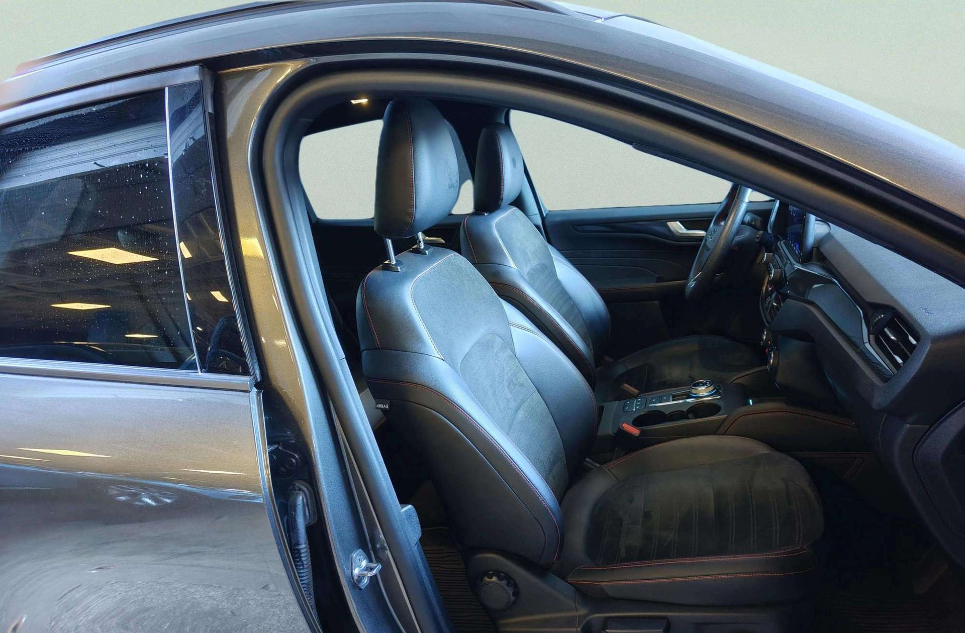Ford Kuga 2.5 Duratec PHEV ST-Line X - foto 24