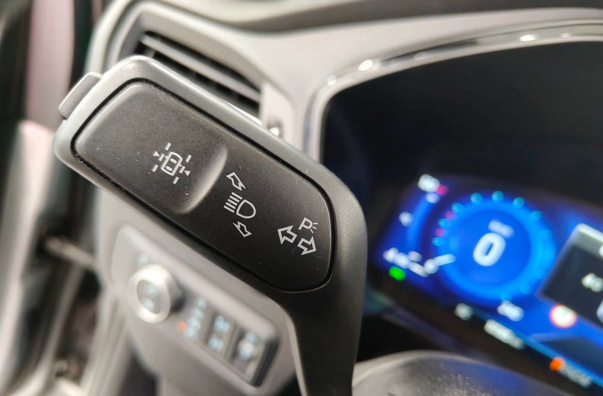 Ford Kuga 1.5 EcoBlue ST-Line - foto 27