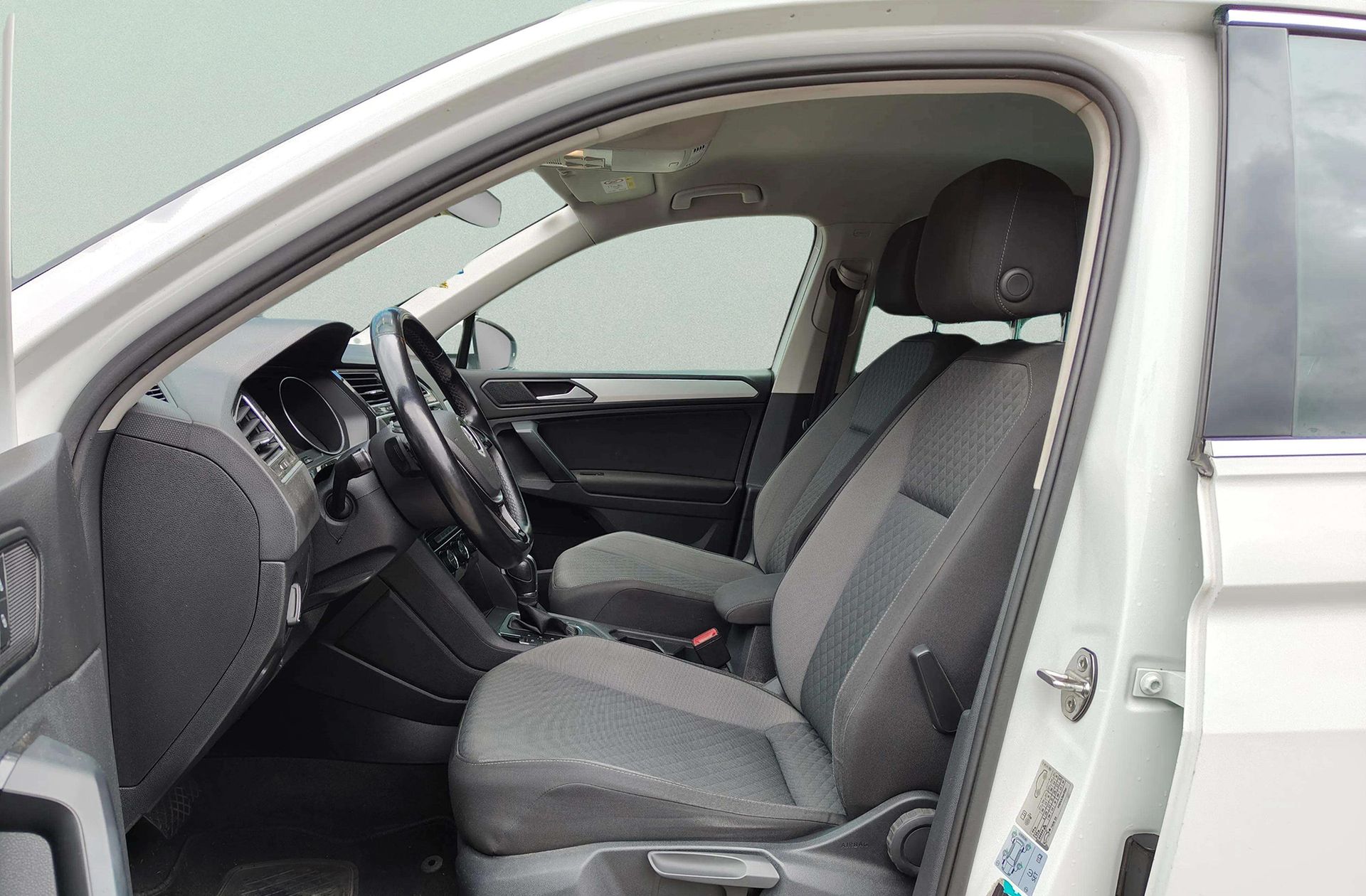 Volkswagen Tiguan Advance 2.0 TDI DSG Pack R-line - foto 12