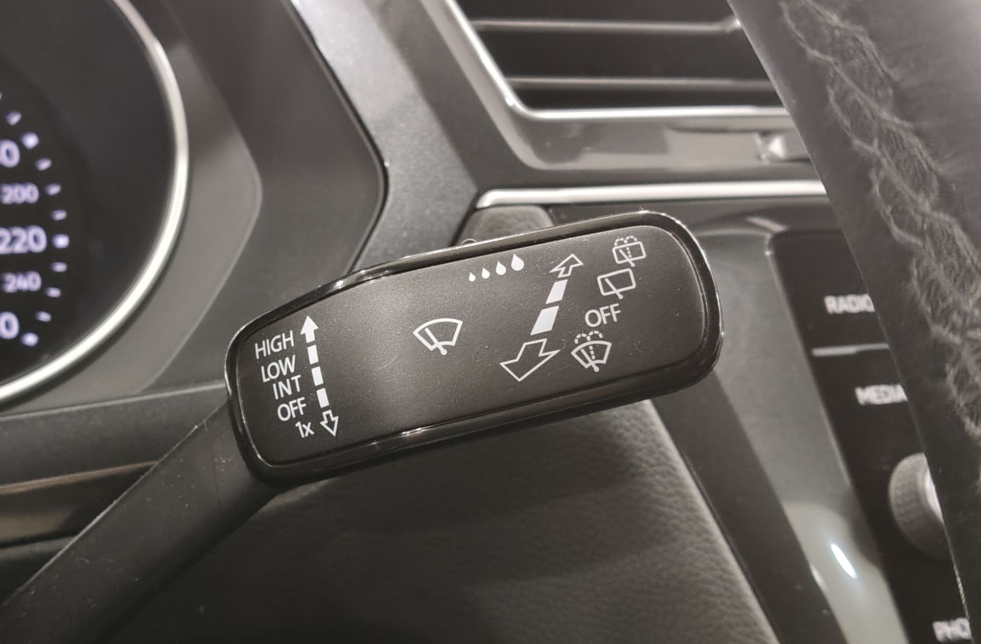 Volkswagen Tiguan Sport 2.0 TDI 4Motion DSG Pack R-Line - foto 31