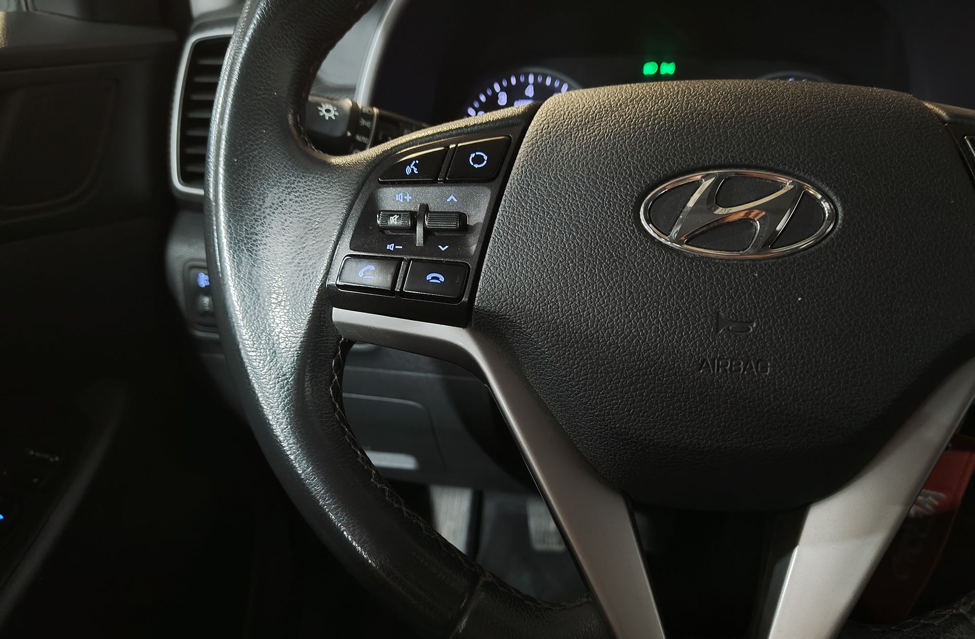 Hyundai Tucson 1.6 GDI SLE 4x2 - foto 27