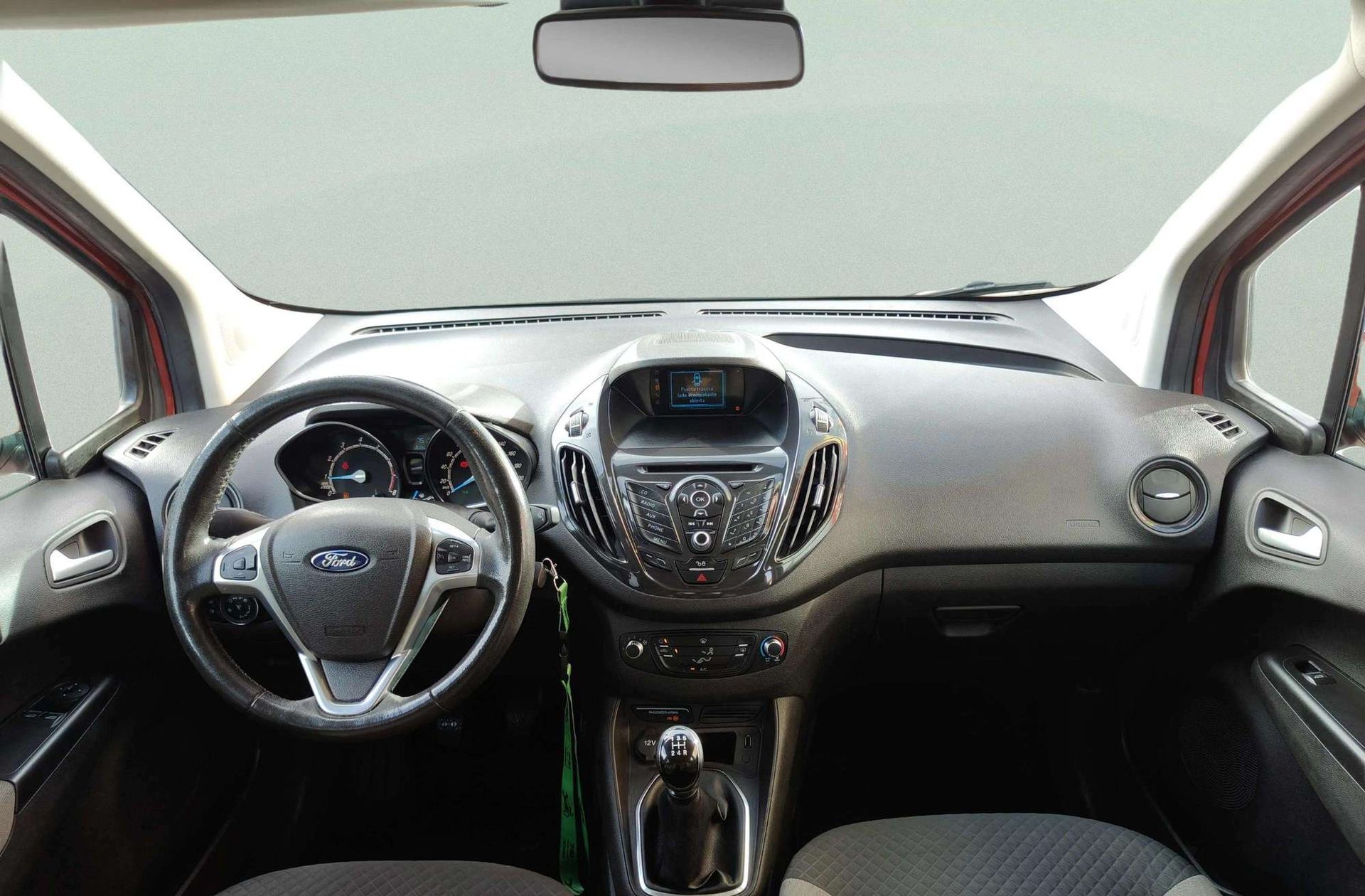 Ford Tourneo Courier 1.0 EcoBoost Titanium - foto 6