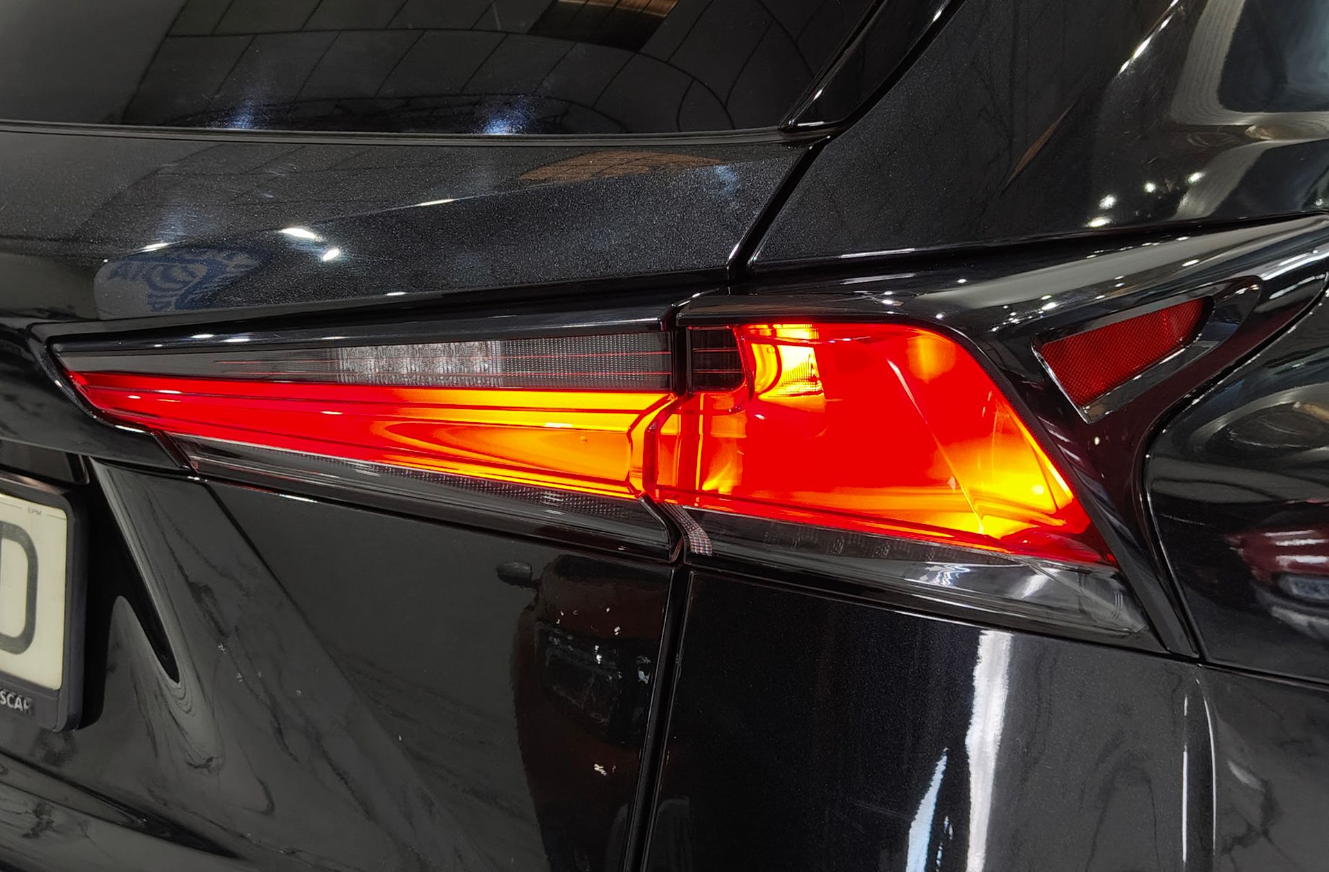 Lexus NX 300h Executive 4WD - foto 16