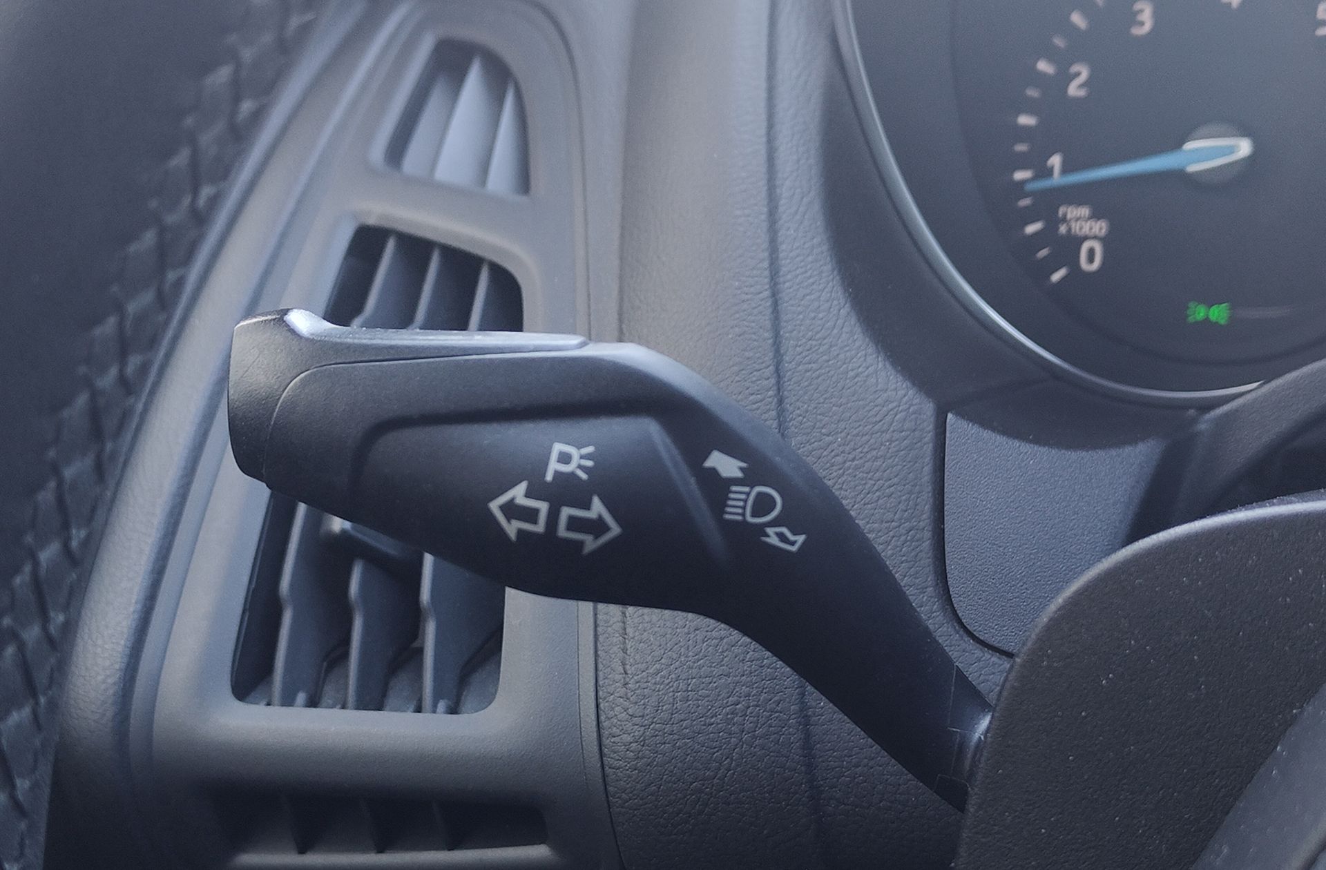 Ford Focus 1.0 EcoBoost Business - foto 24
