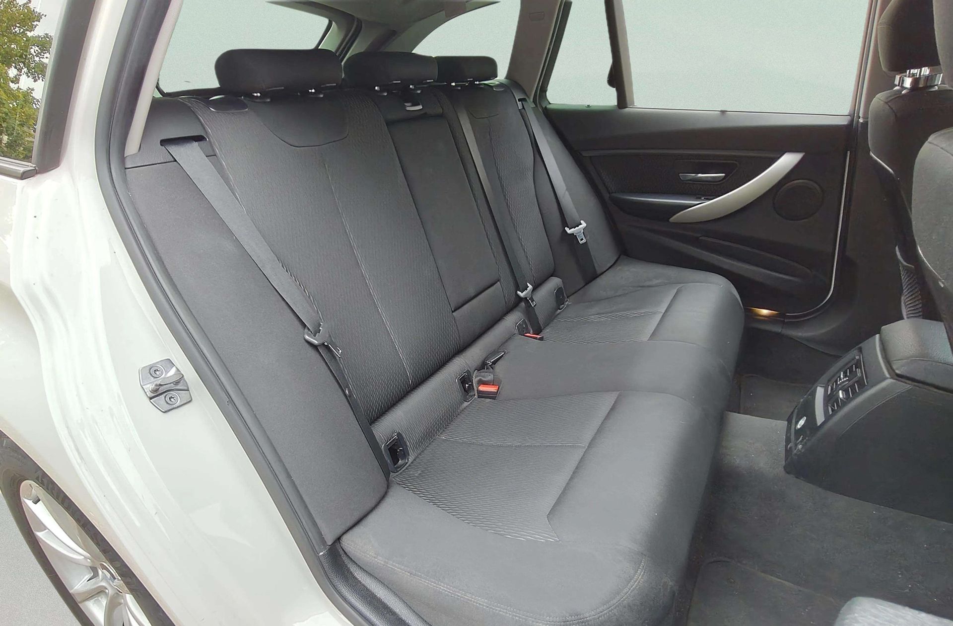 BMW Serie 3 318d Touring Pack M - foto 17