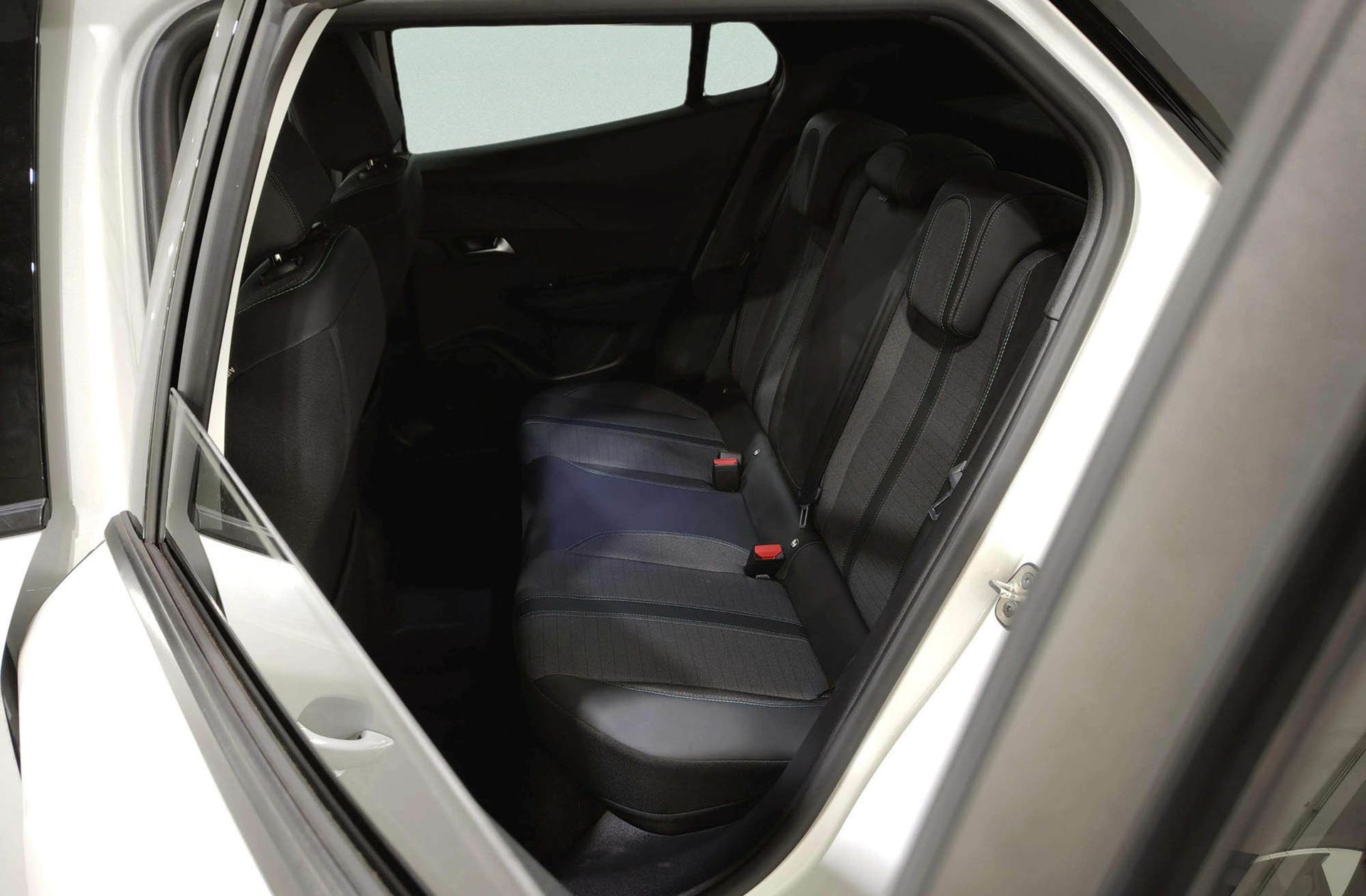 Peugeot 2008 PureTech 100 Allure Pack - foto 11