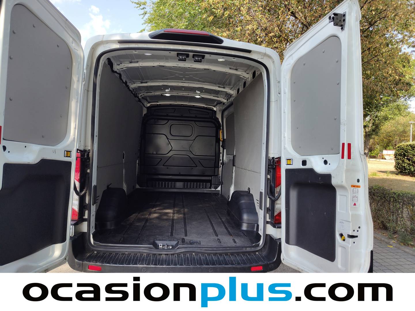 Foto asientos traseros Ford Transit Ford Transit Furgon 350 MHEV L3H2 Trend Delantera (130 CV)