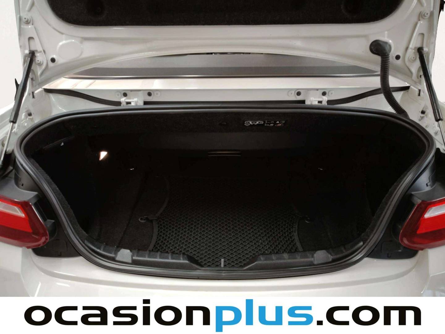 Fotos maletero BMW Serie 2 BMW Serie 2 218d Cabrio (150 CV)