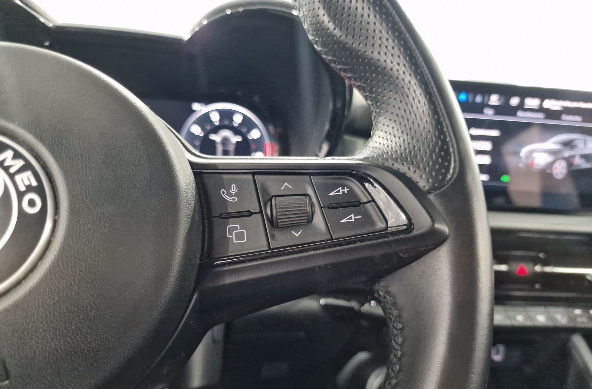 Alfa Romeo Tonale 1.5 MHEV Sprint FWD - foto 30