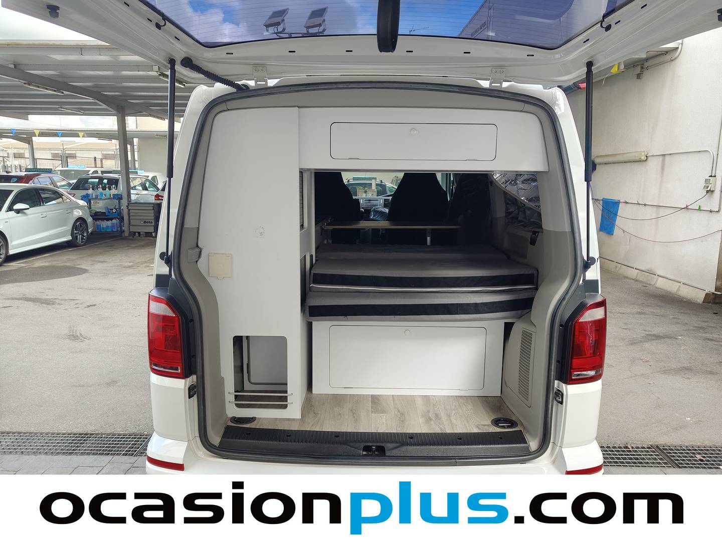 Foto Volkswagen Caravelle Volkswagen Caravelle 2.0 TDI BMT (150 CV) DSG Camperizada
