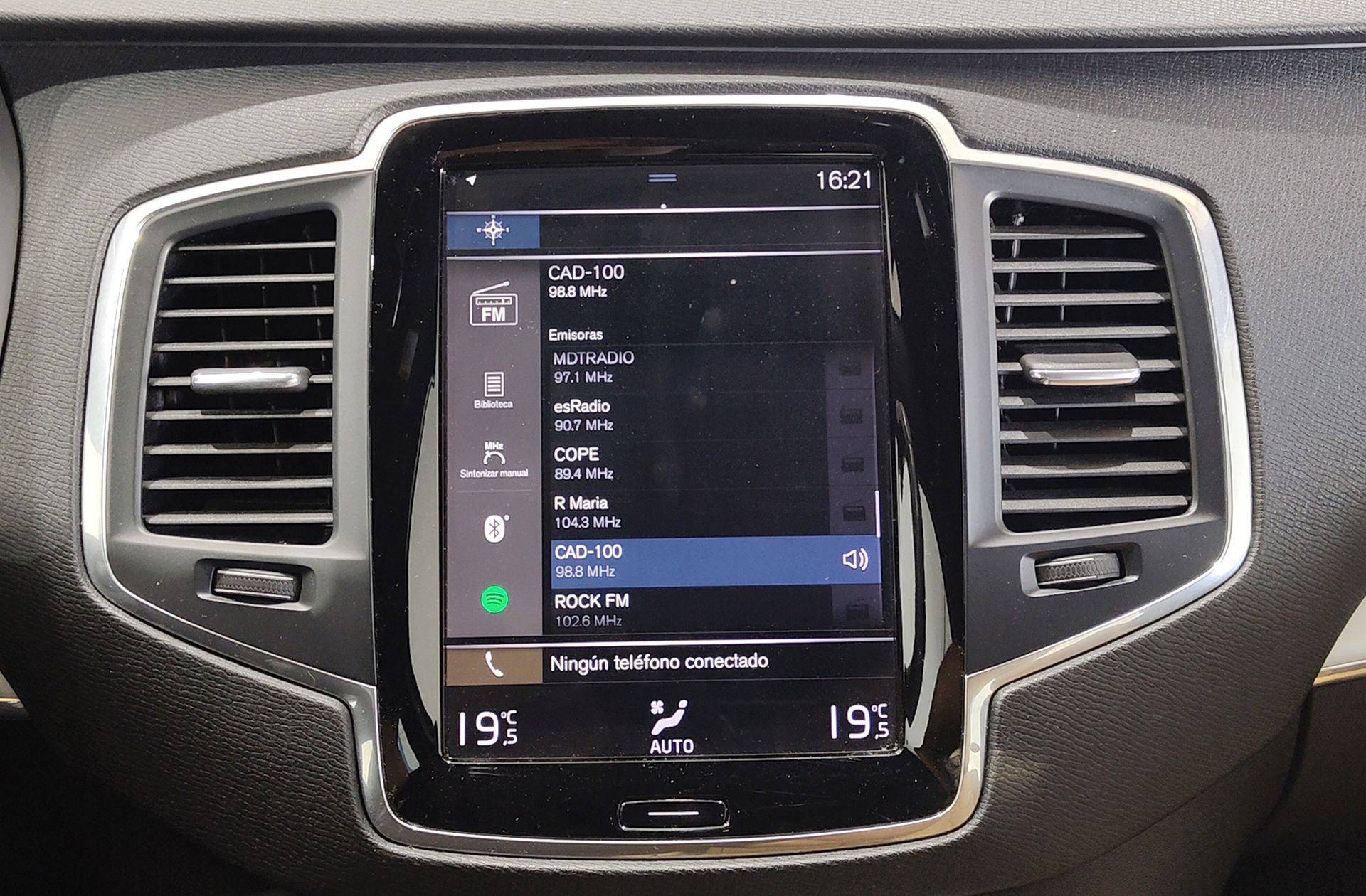 Volvo XC90 D5 Momentum AWD 7 plazas - foto 36