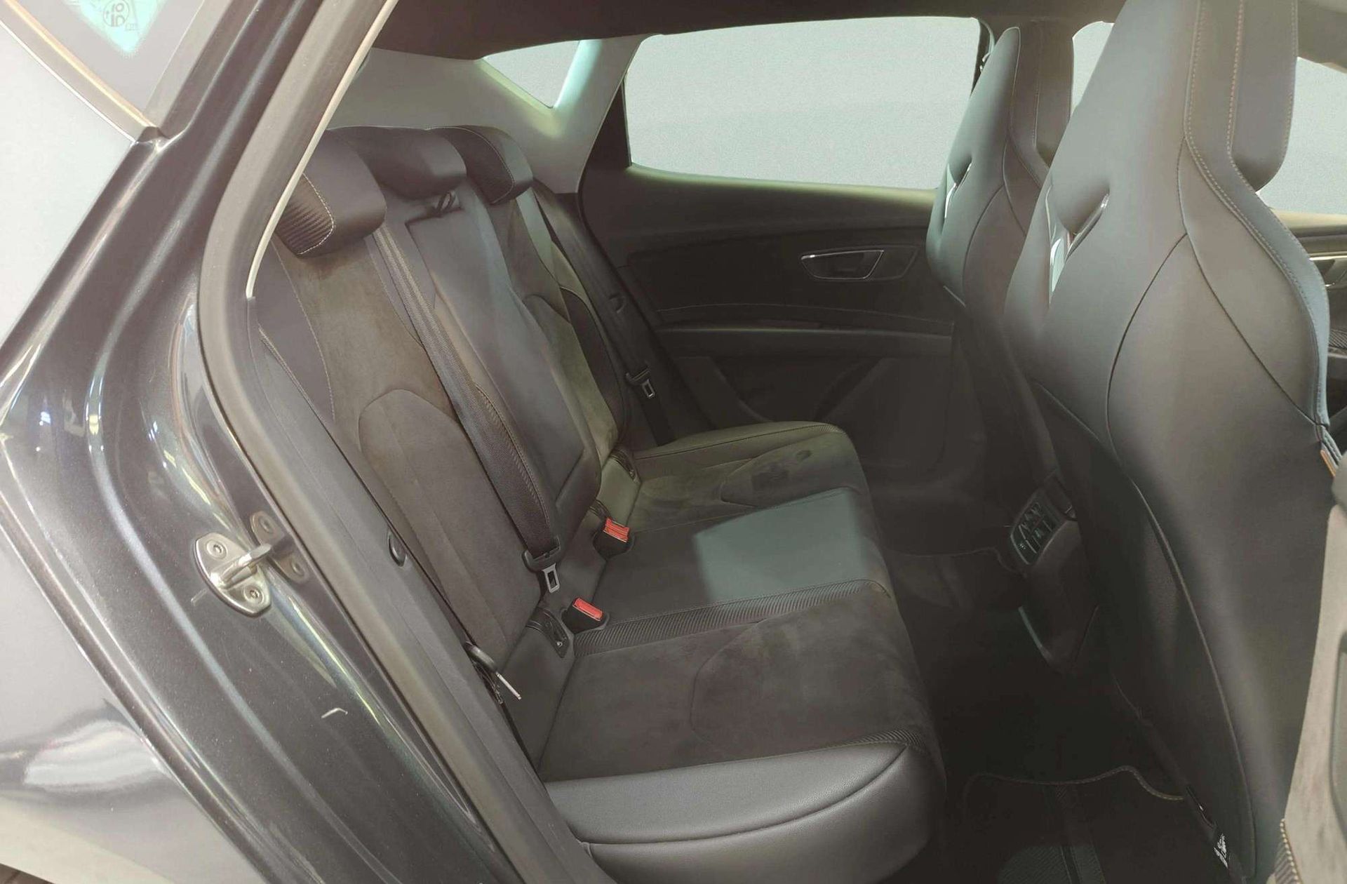 SEAT León 2.0 TSI FR DSG - foto 24