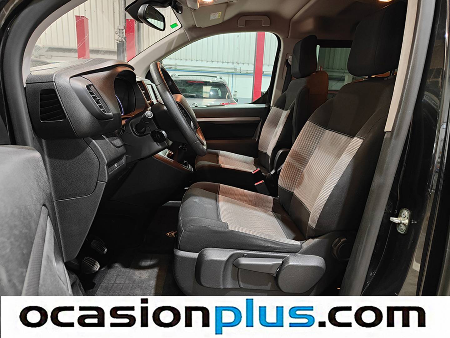 Foto asientos delanteros Citroën Spacetourer Citroën Spacetourer BlueHDi 150 S&S Feel Talla M 110 kW (150 CV) 8 Plazas