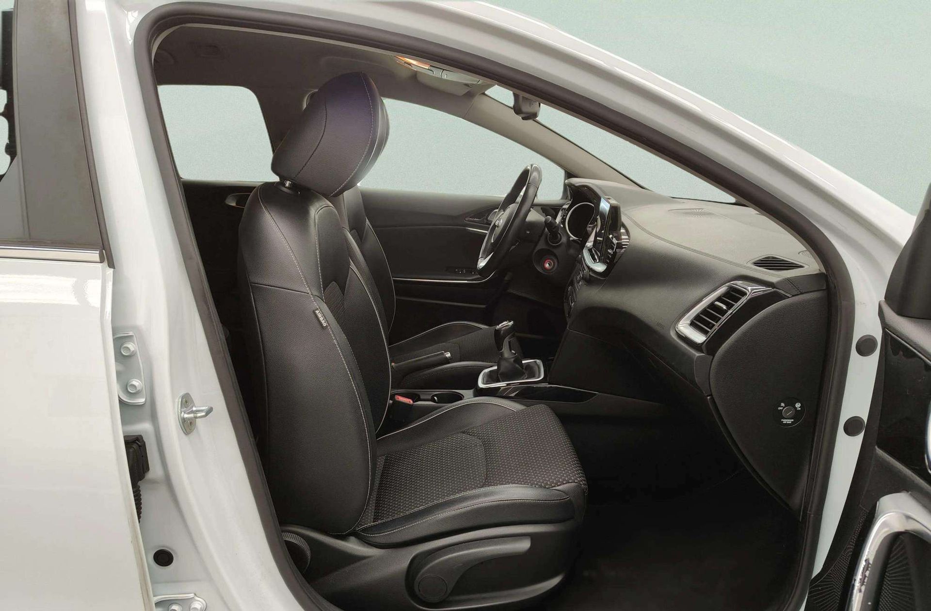 Kia Ceed 1.6 CRDi Tech - foto 21