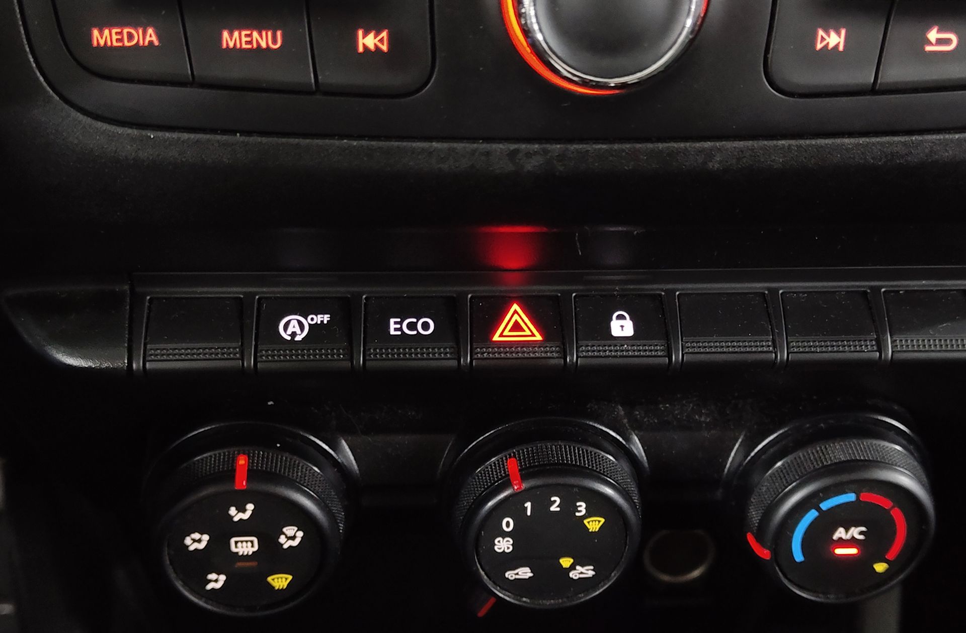 Dacia Duster Essential TCe 4x2 - foto 32
