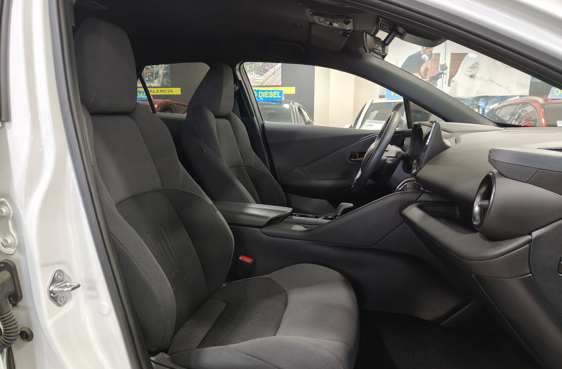 Toyota C-HR 200H Advance - foto 19