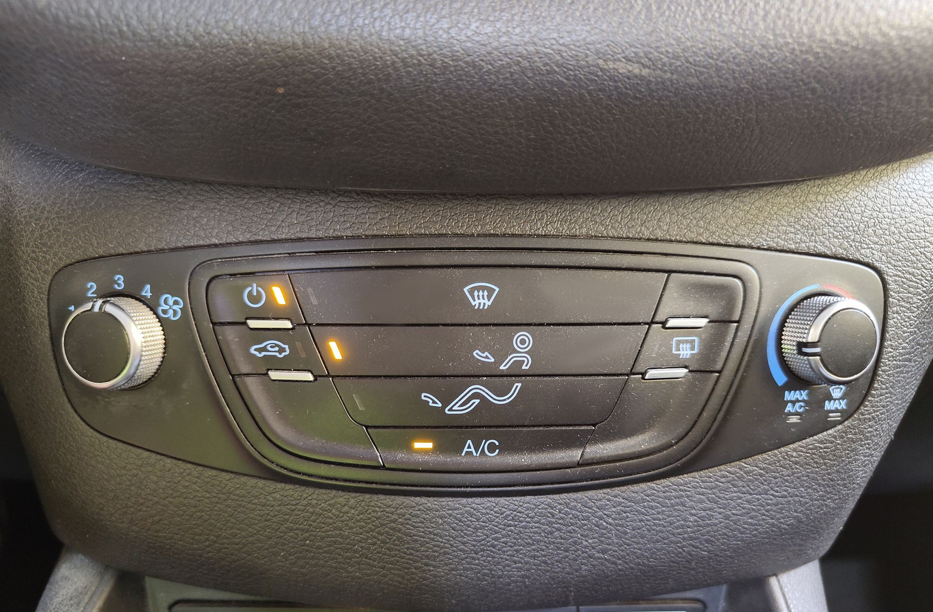 Ford Tourneo Courier 1.0 EcoBoost Ambiente - foto 22