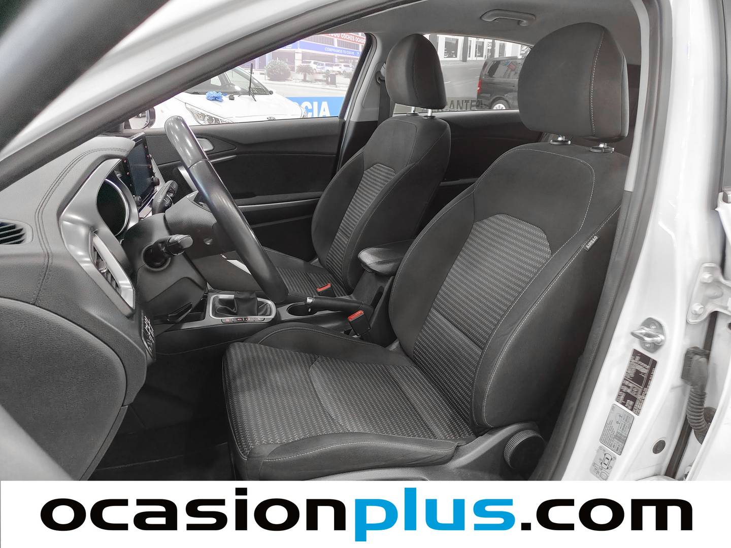 Foto asientos delanteros KIA Ceed KIA Ceed 1.6 MHEV iMT Drive (136 CV)