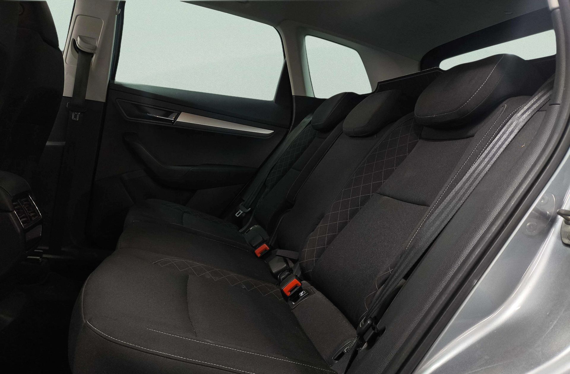 Škoda Karoq 1.6 TDI Ambition - foto 12