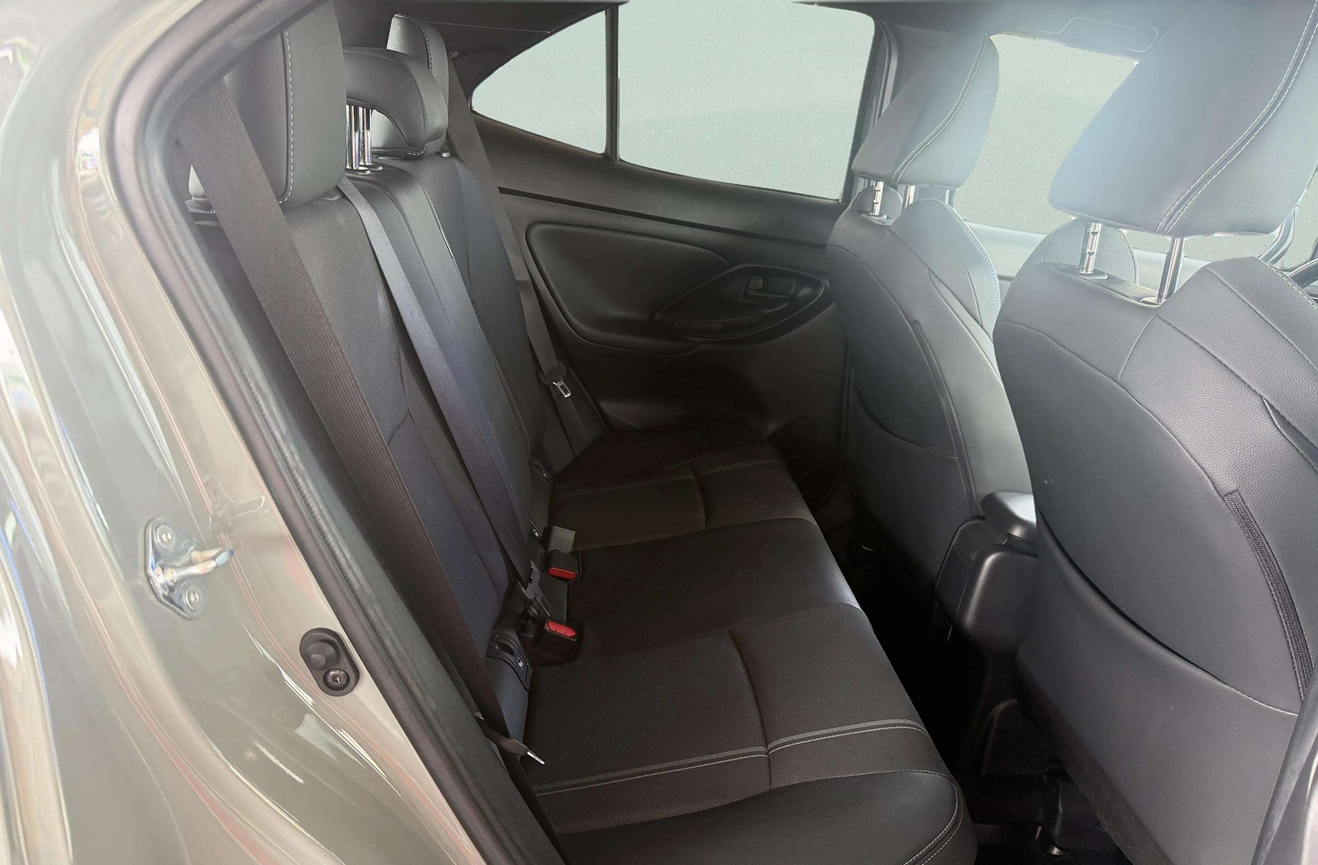 Toyota Yaris Cross 130H Premiere Edition AWD - foto 17