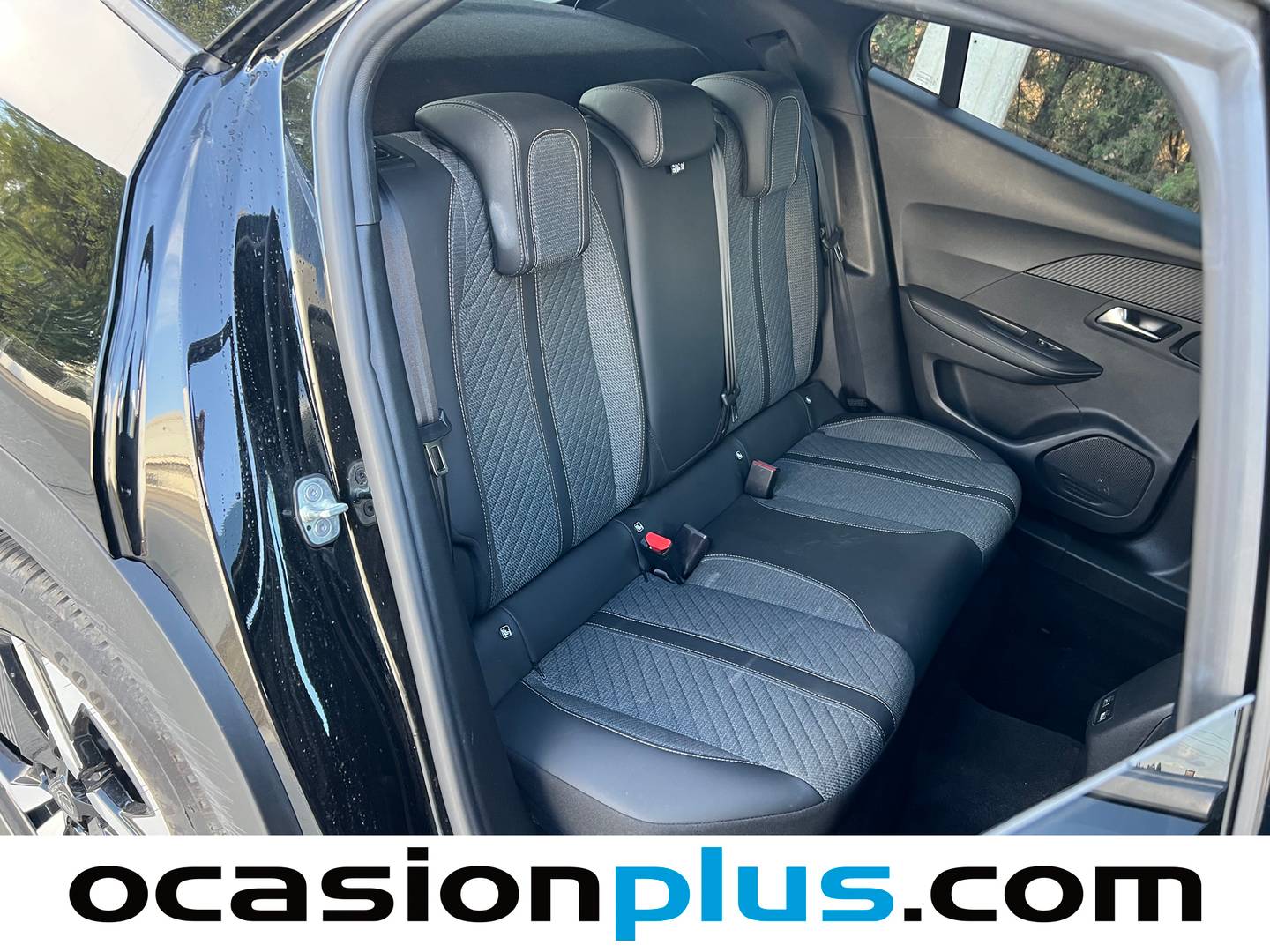 Foto Peugeot 2008 Peugeot 2008 Allure Hybrid eDCS6 (136 CV)