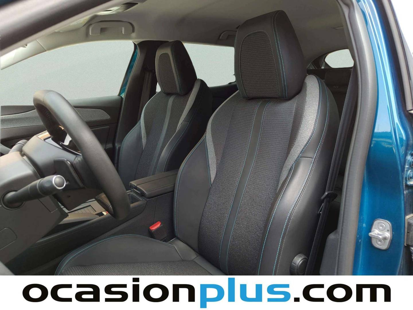 Extras y acabados del Peugeot 408 Peugeot 408 Allure Hybrid 145 eDCS6 (145 CV)