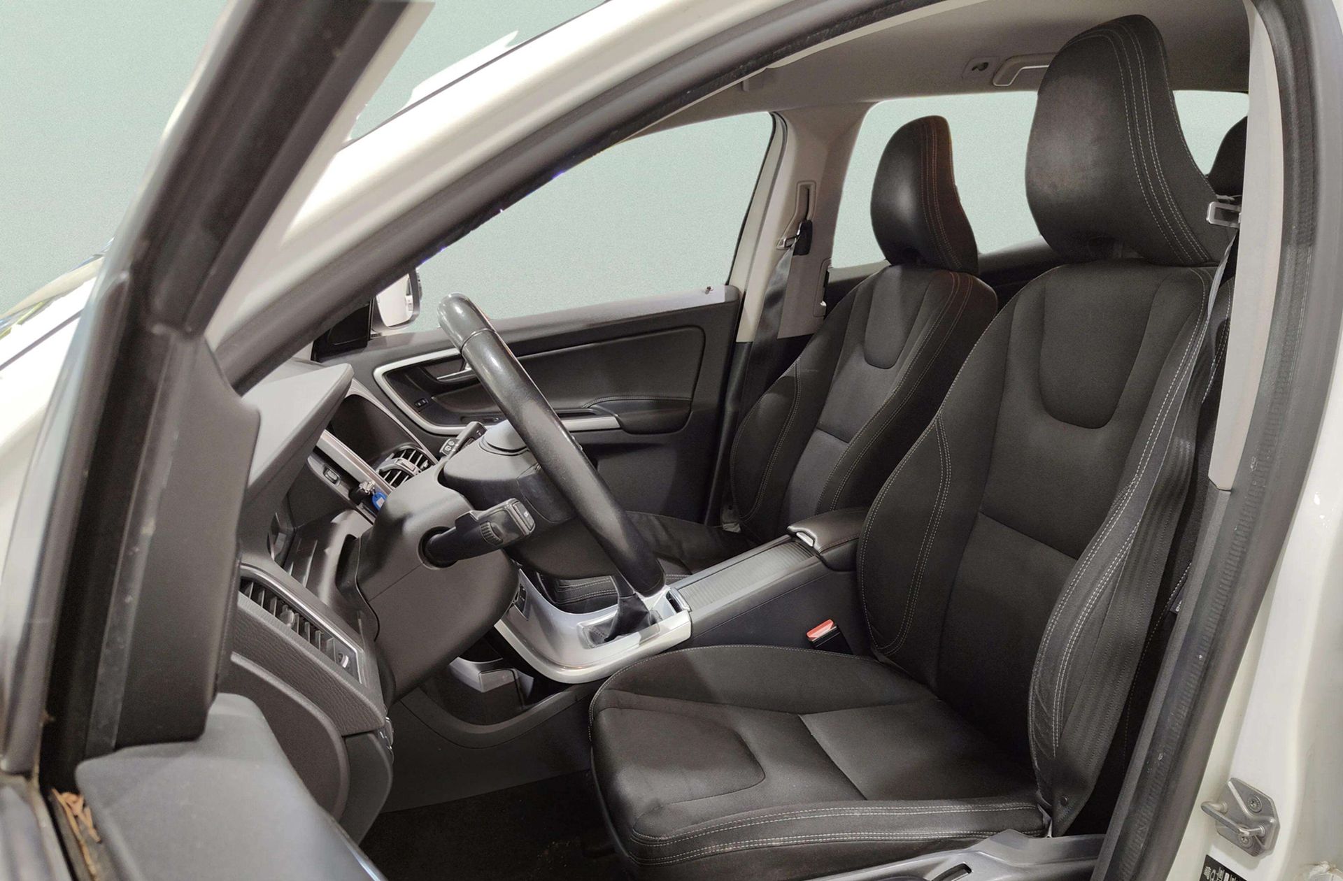 Volvo XC60 D3 Kinetic - foto 11