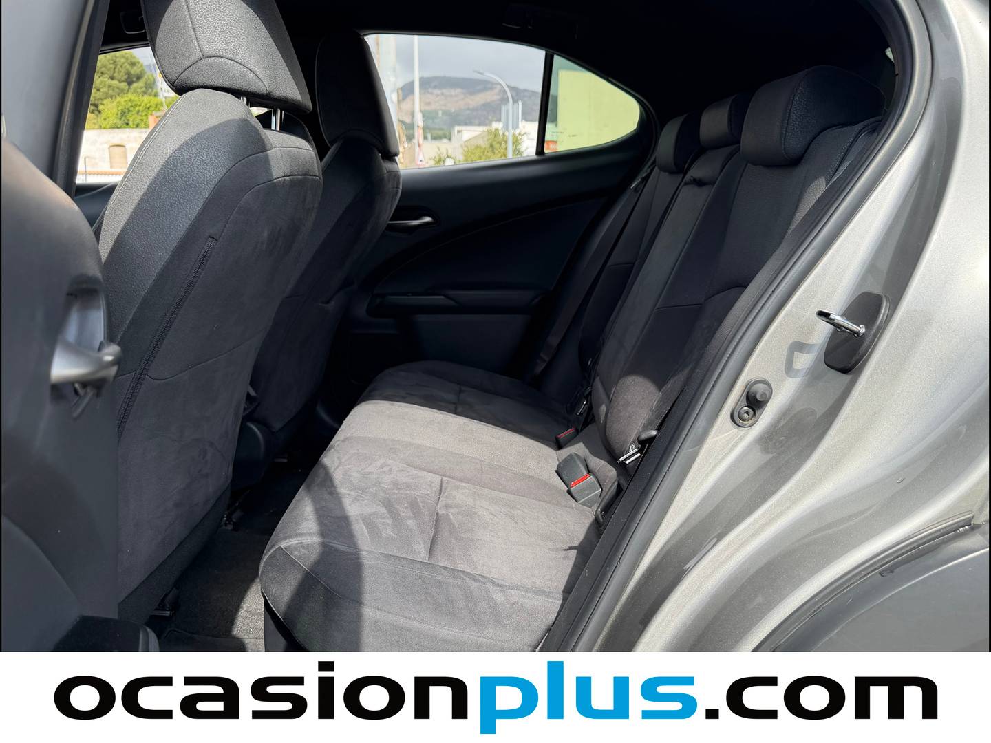 Foto asientos traseros Lexus UX Lexus UX 250h Business Navigation 2WD (184 CV)