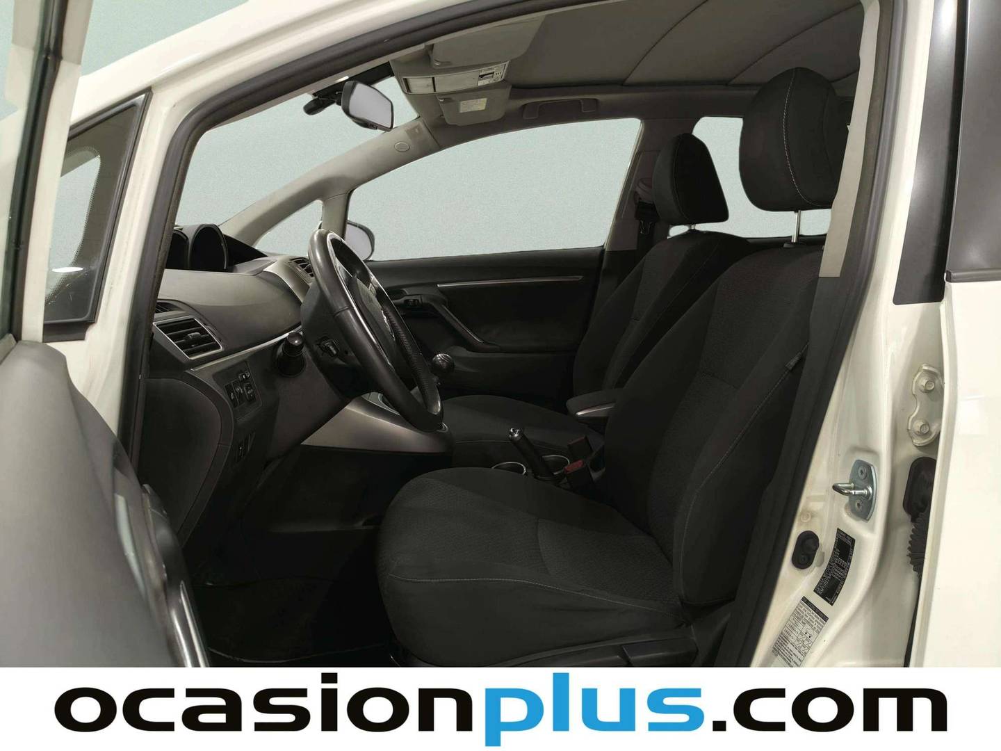 Foto asientos delanteros Toyota Verso Toyota Verso 120D Advance (124 CV)