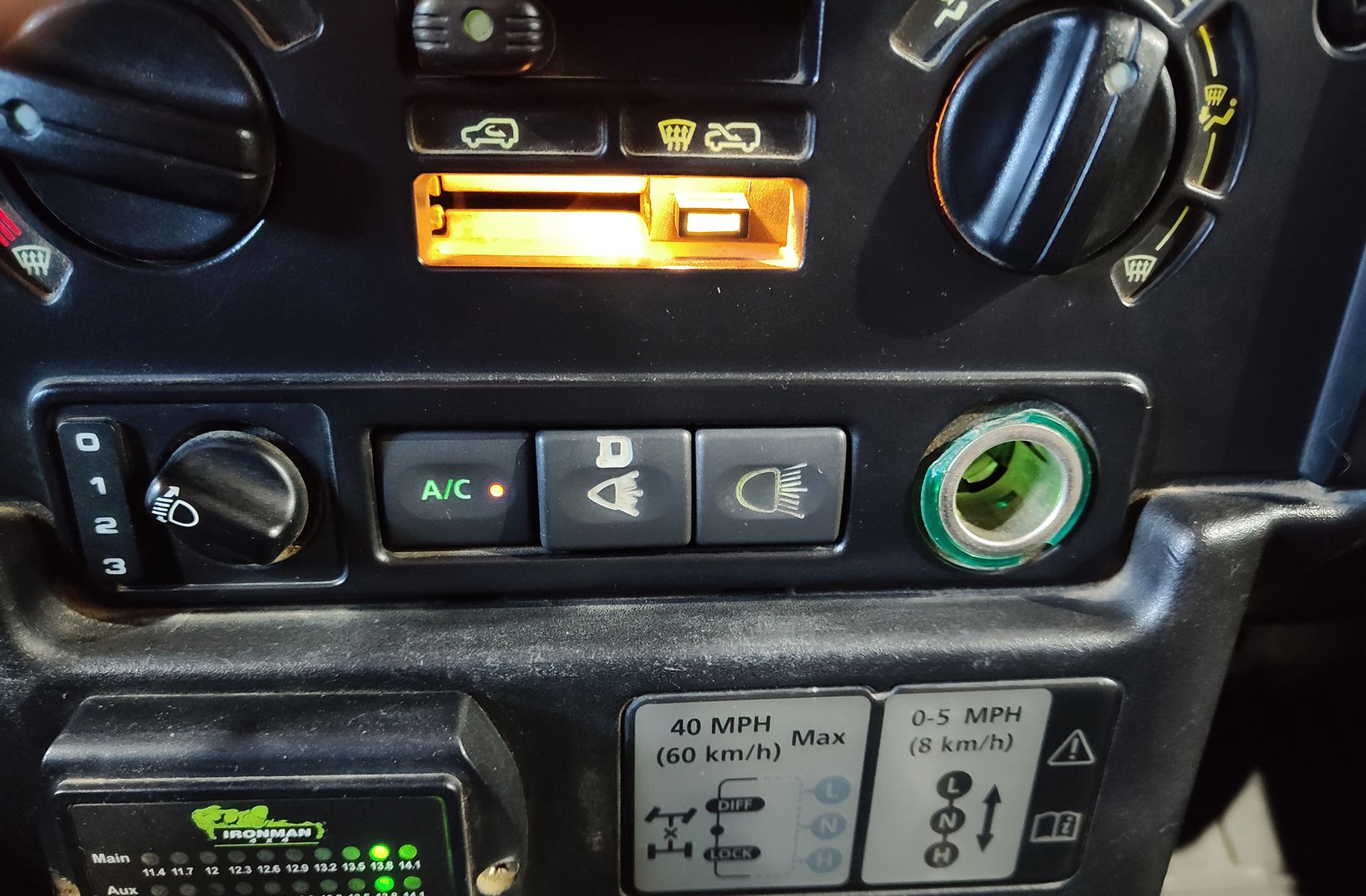 Land Rover Defender Comercial 90 SW E - foto 23