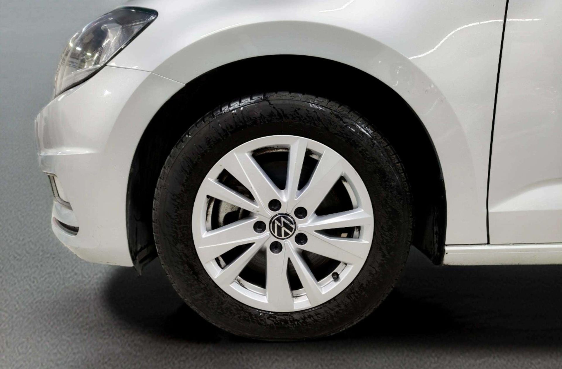 Volkswagen Touran Business Navi 1.5 TSI DSG - foto 37