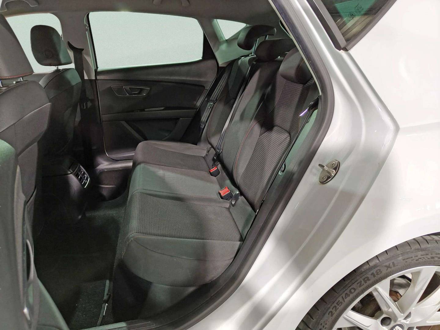 Foto asientos traseros Seat León SEAT León 2.0 TDI FR Plus DSG (150 CV)